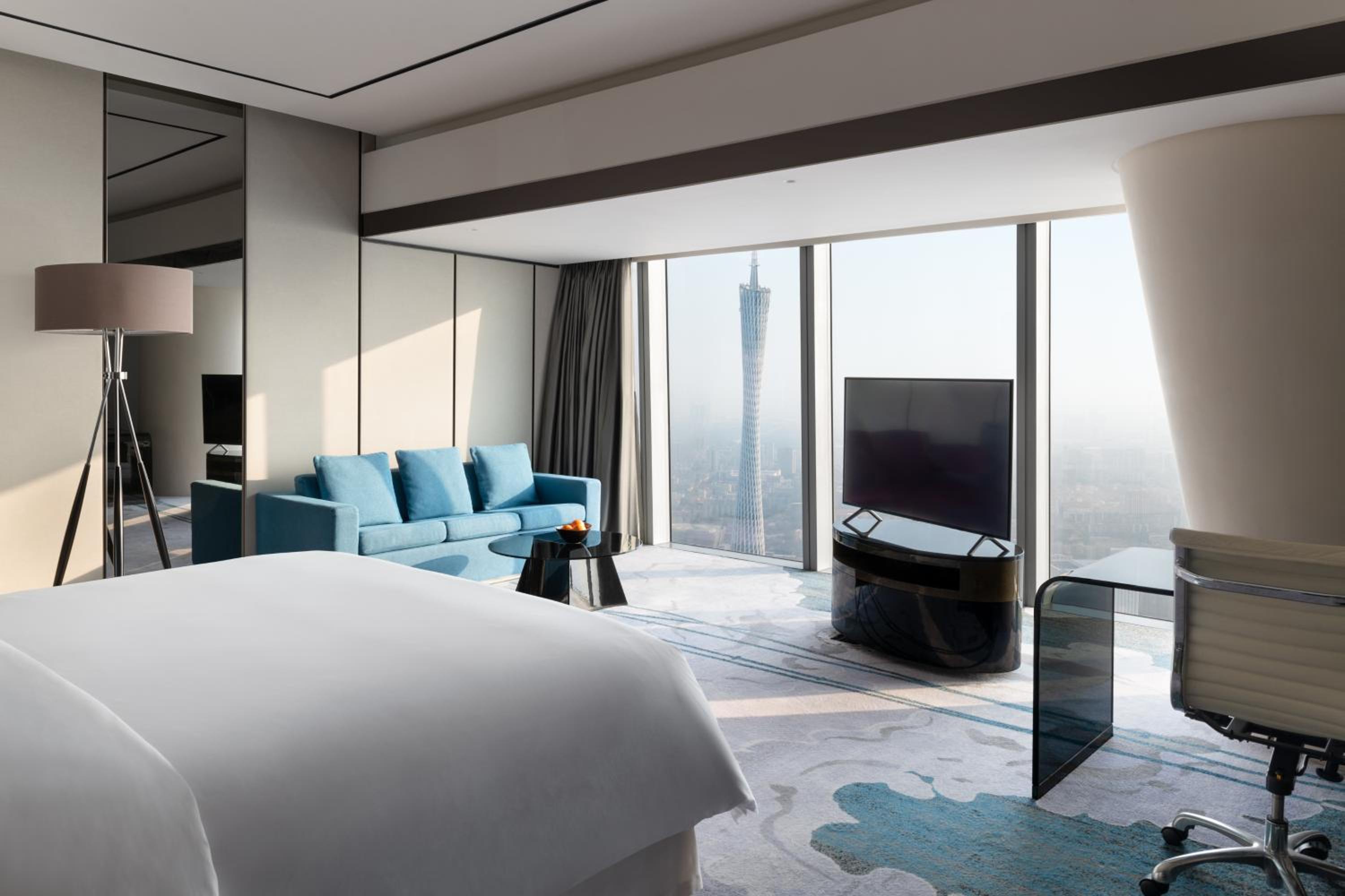 Club Premier King Room with Canton Tower View - Photo 1