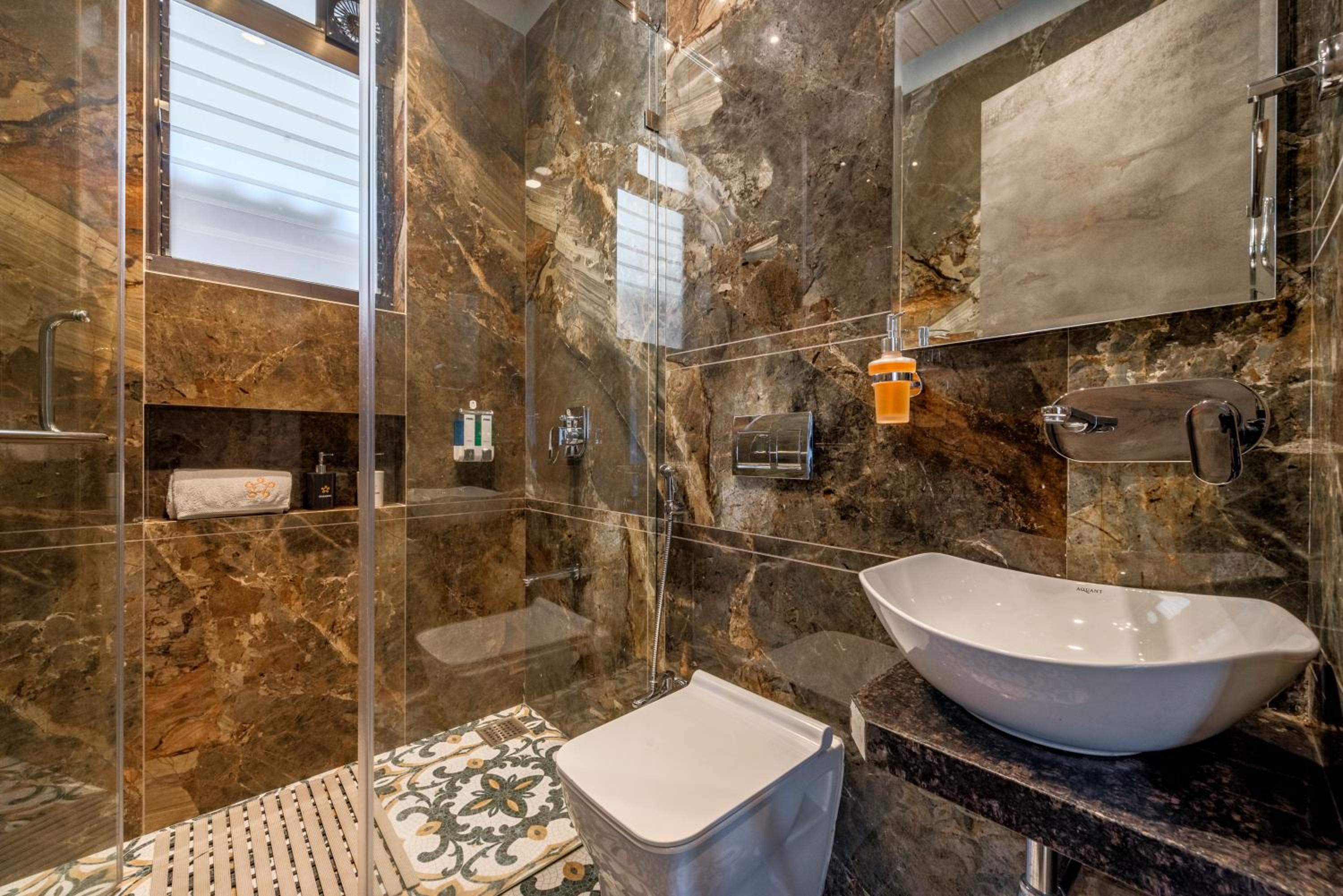 Villa with Private Pool - Photo 17