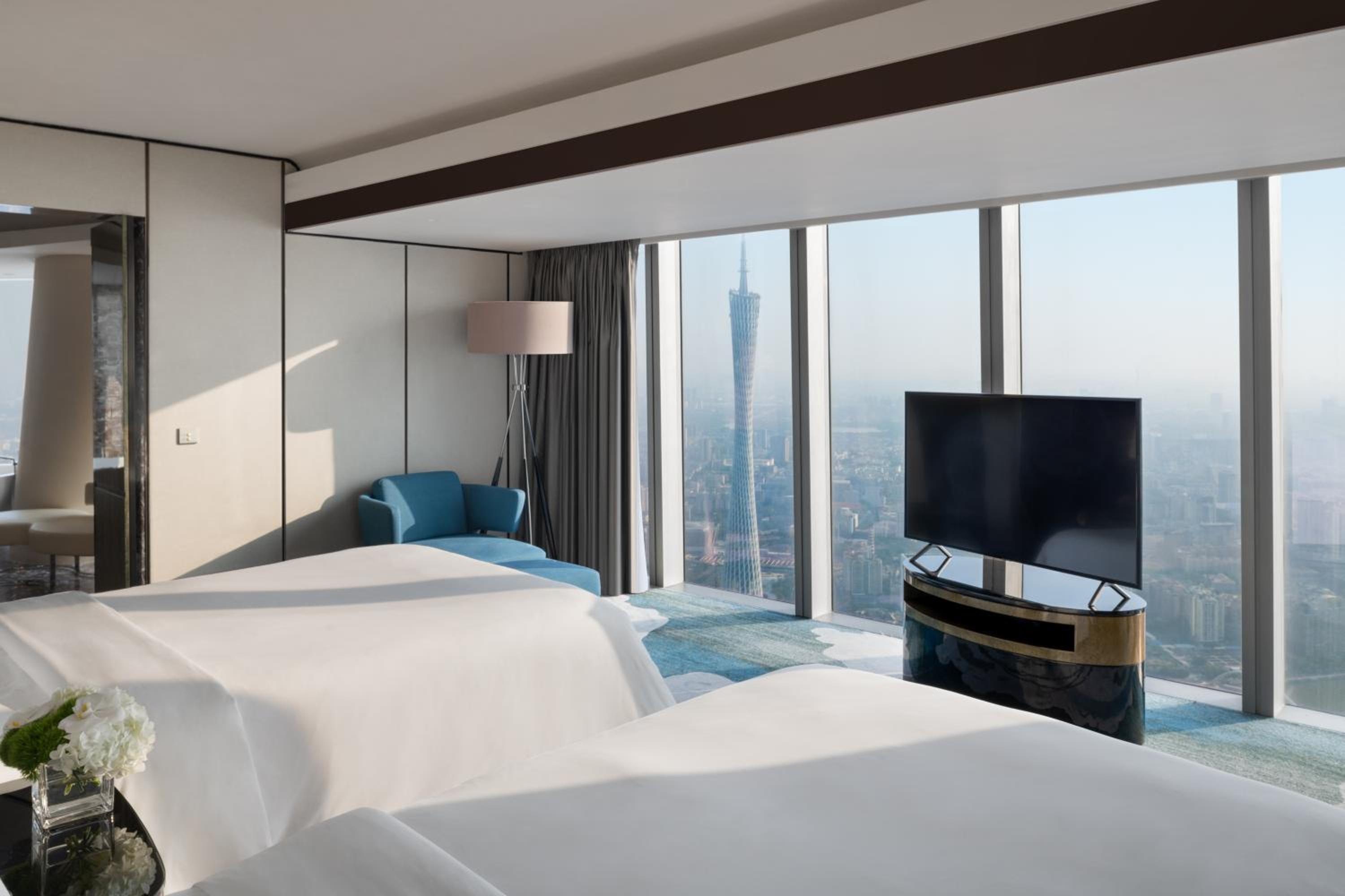 Deluxe Twin Suite with Canton Tower View