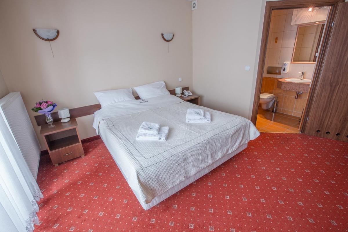 Double or Twin Room - Photo 6