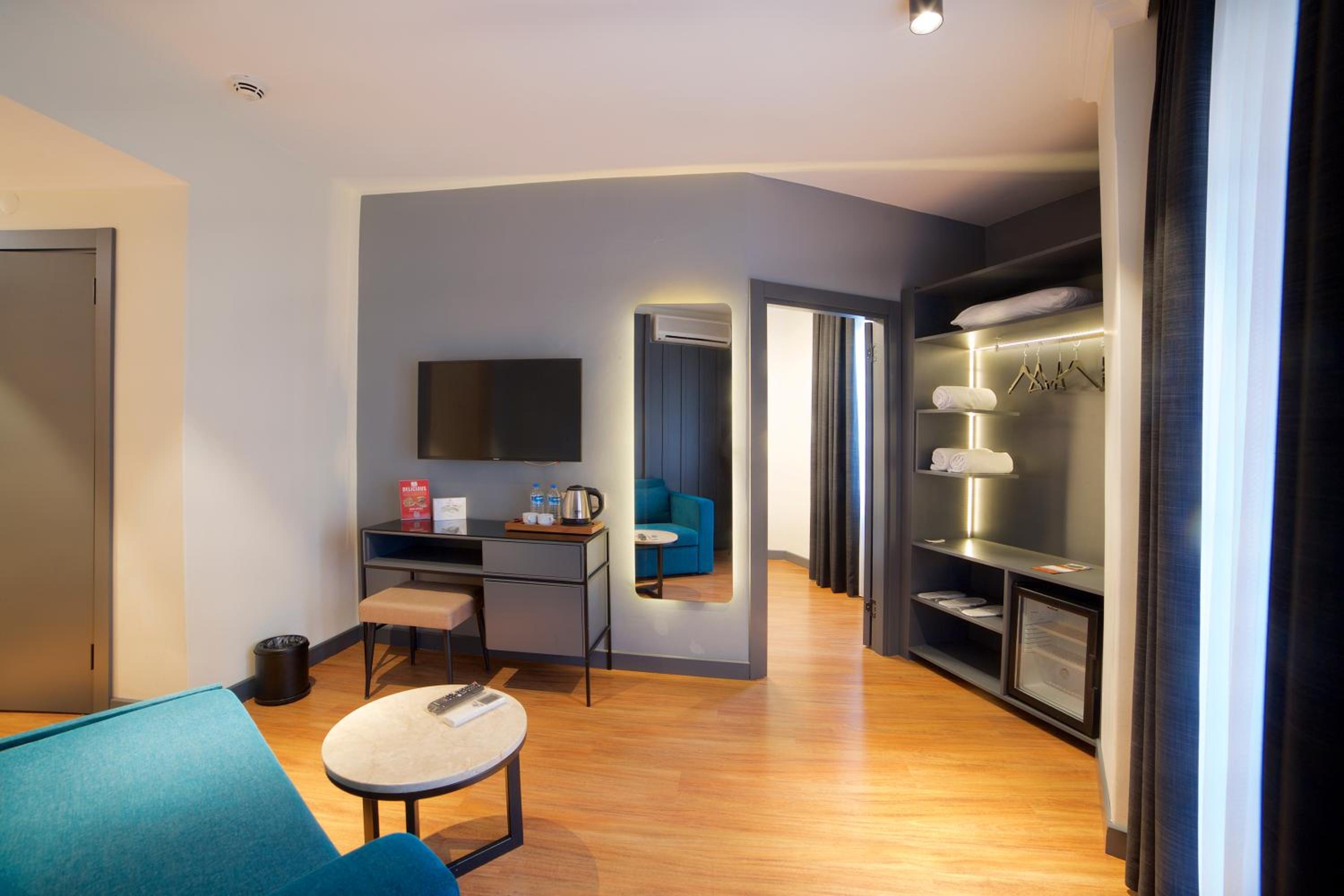 Suite with Balcony photo 3