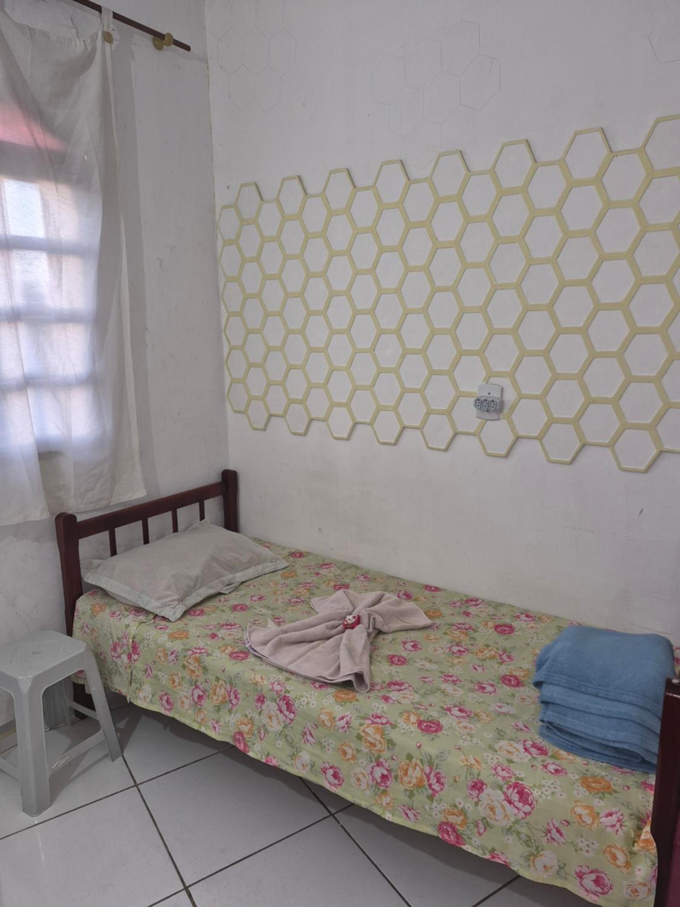 Single Room with Shared Shower and Toilet photo 2