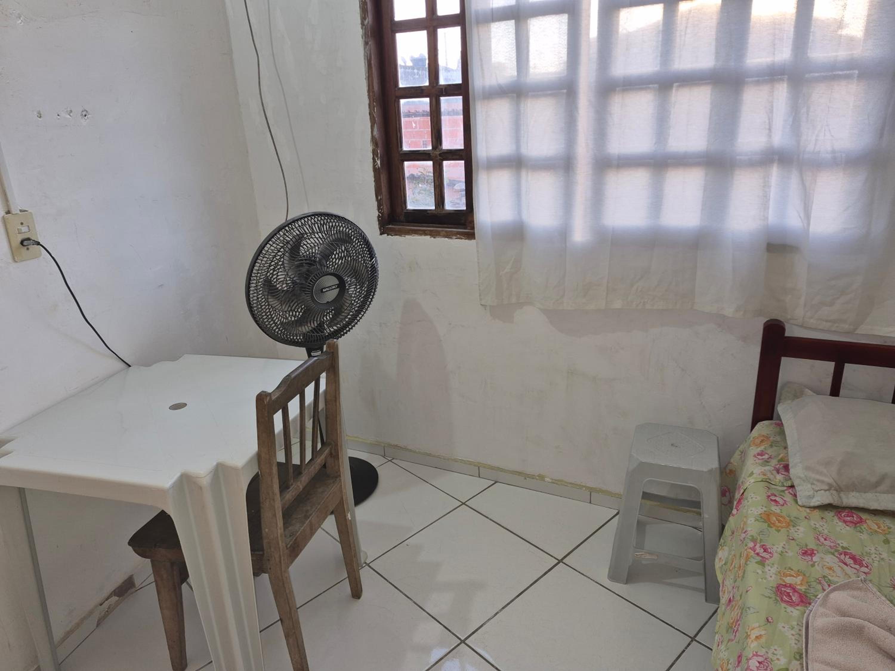 Single Room with Shared Shower and Toilet photo 1