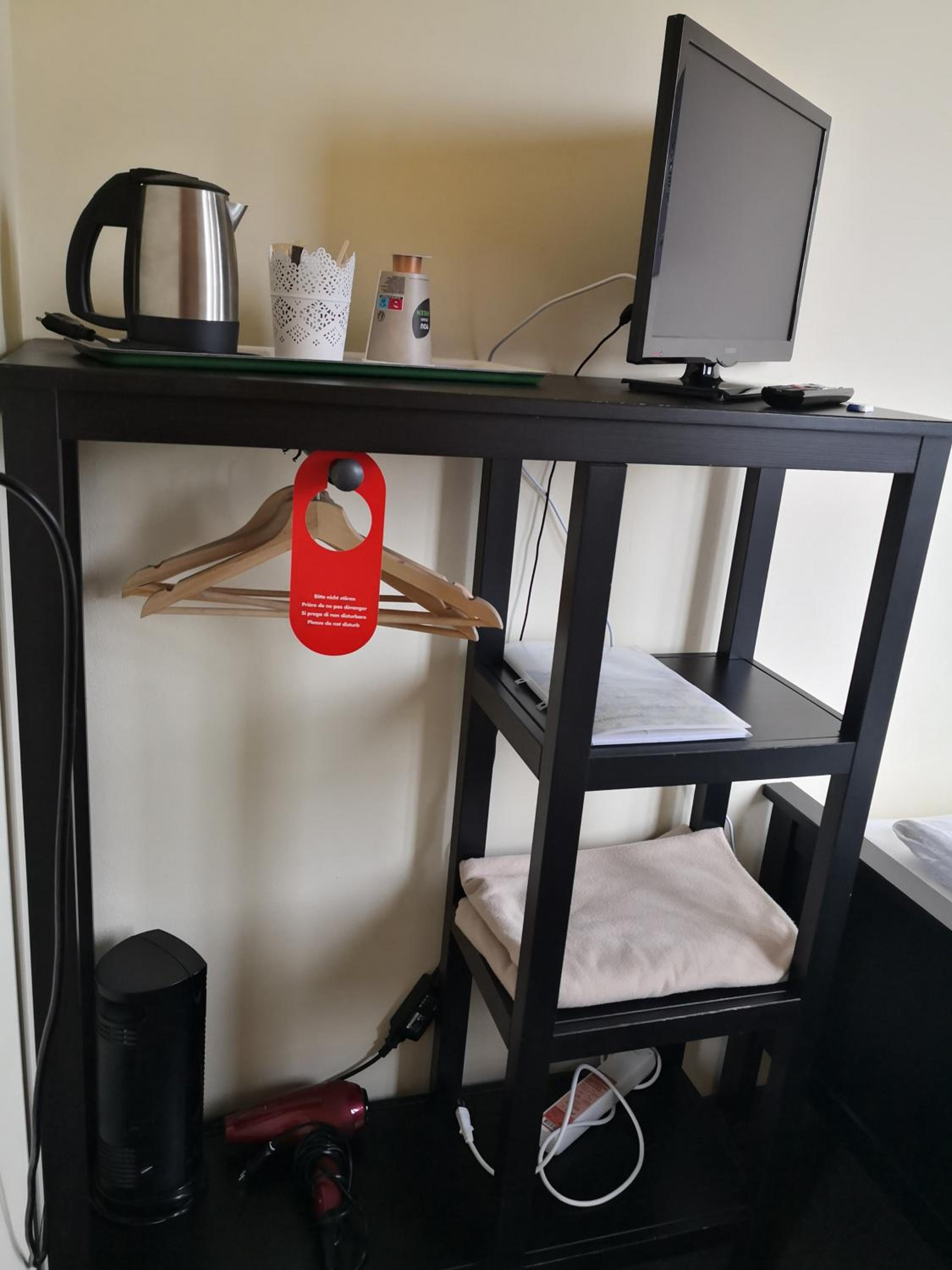 Standard Twin Room with Shared Bathroom photo 2