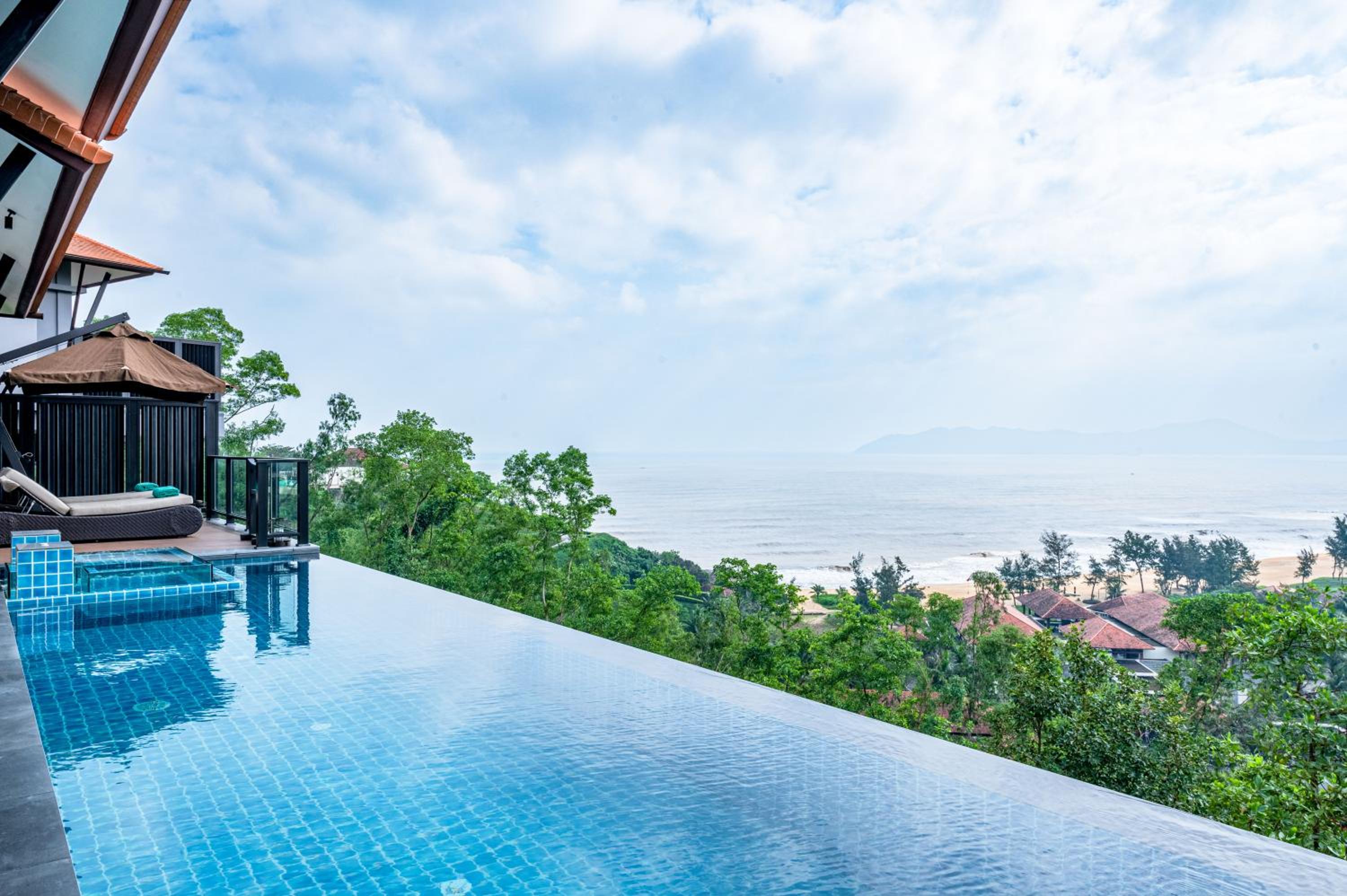 Three-bedroom Seaview Hillside Villa with Heated Pool - Photo 8