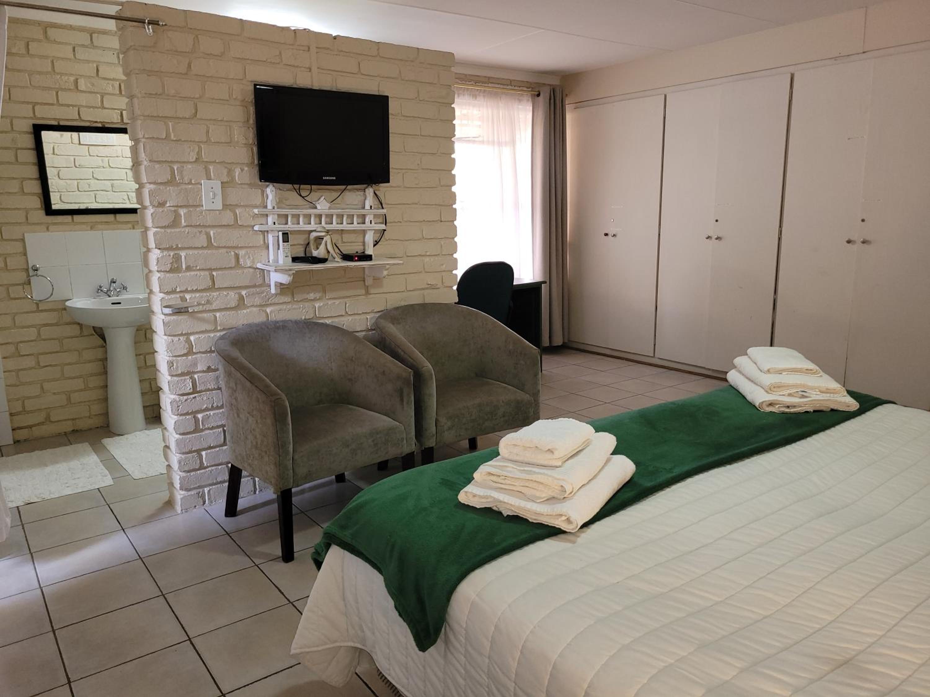 Double or Twin Room with Shower photo 2