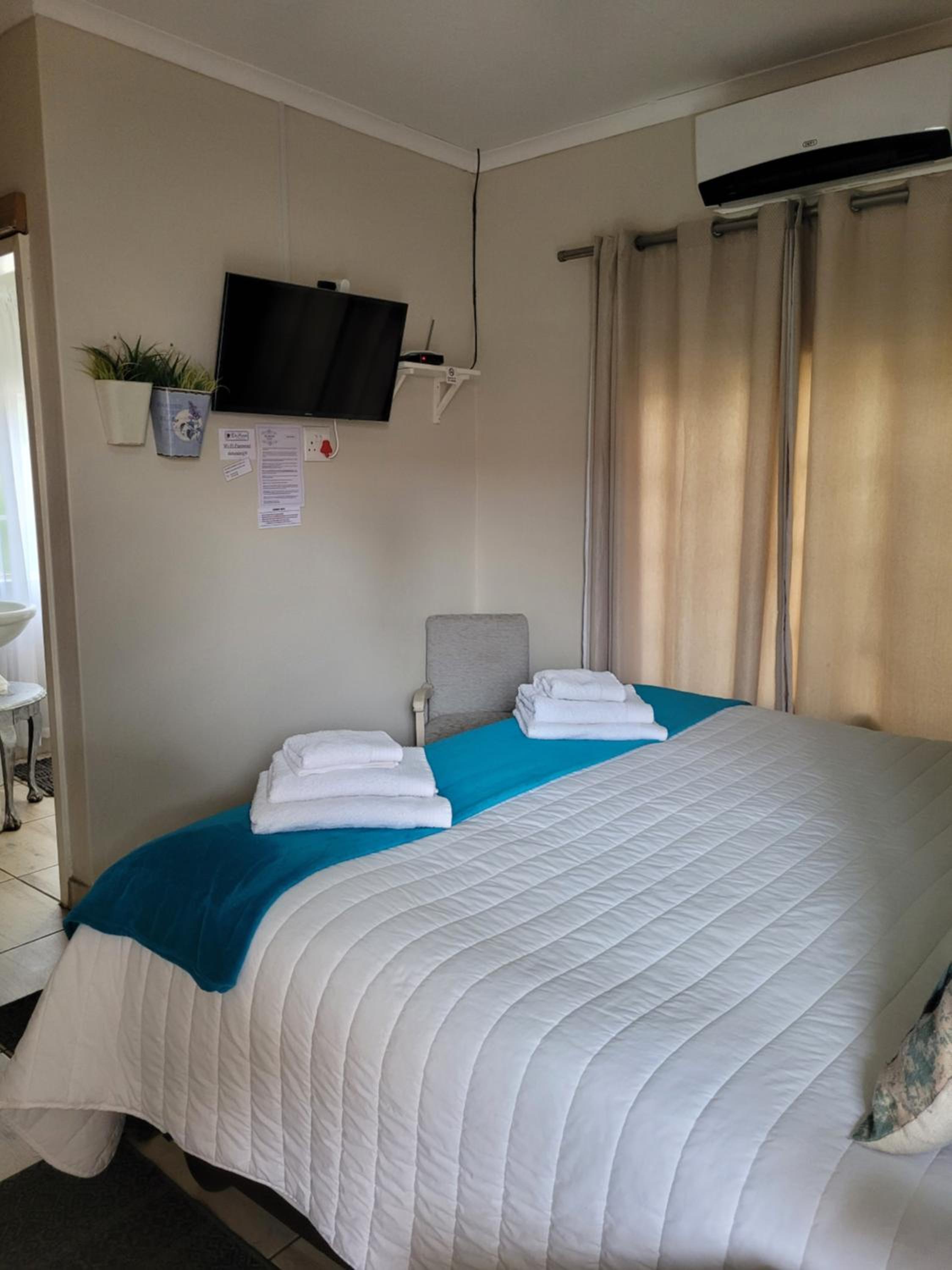 Deluxe Double or Twin Room photo 3