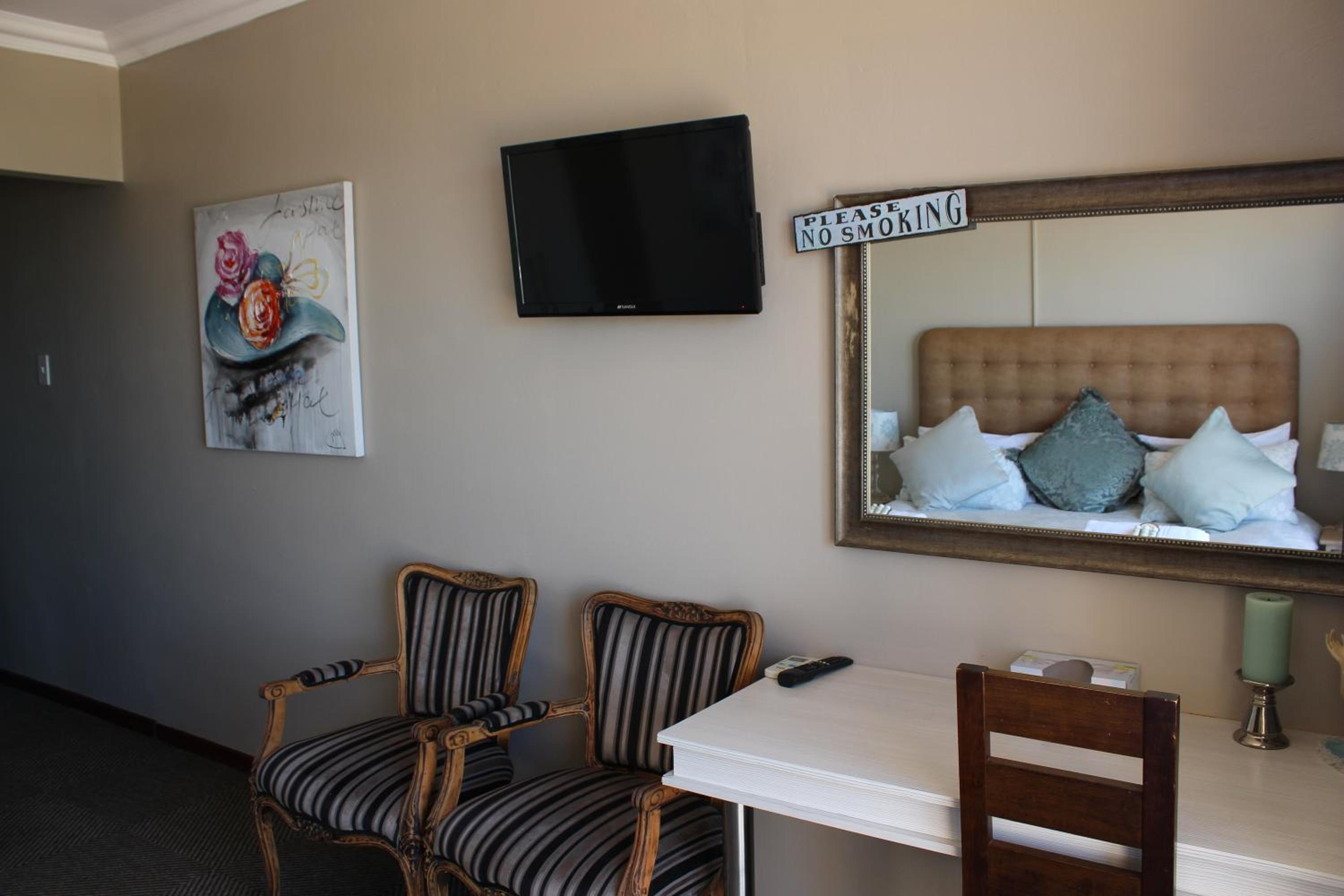 Superior Double Room with Sea View - Photo 3