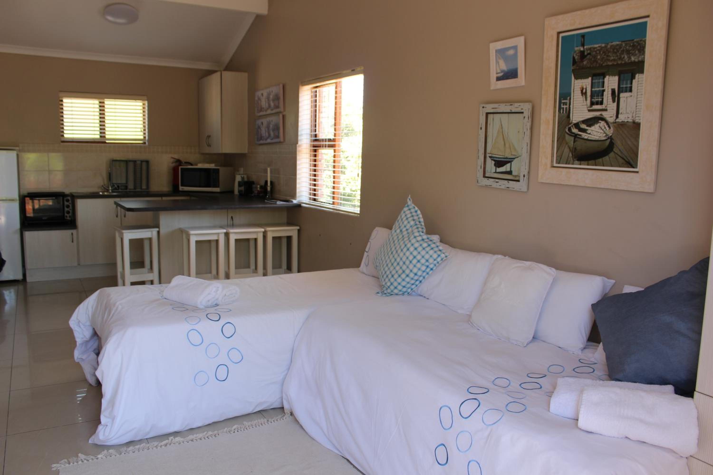 Family Room - Joycelyn Family Unit  - Photo 1
