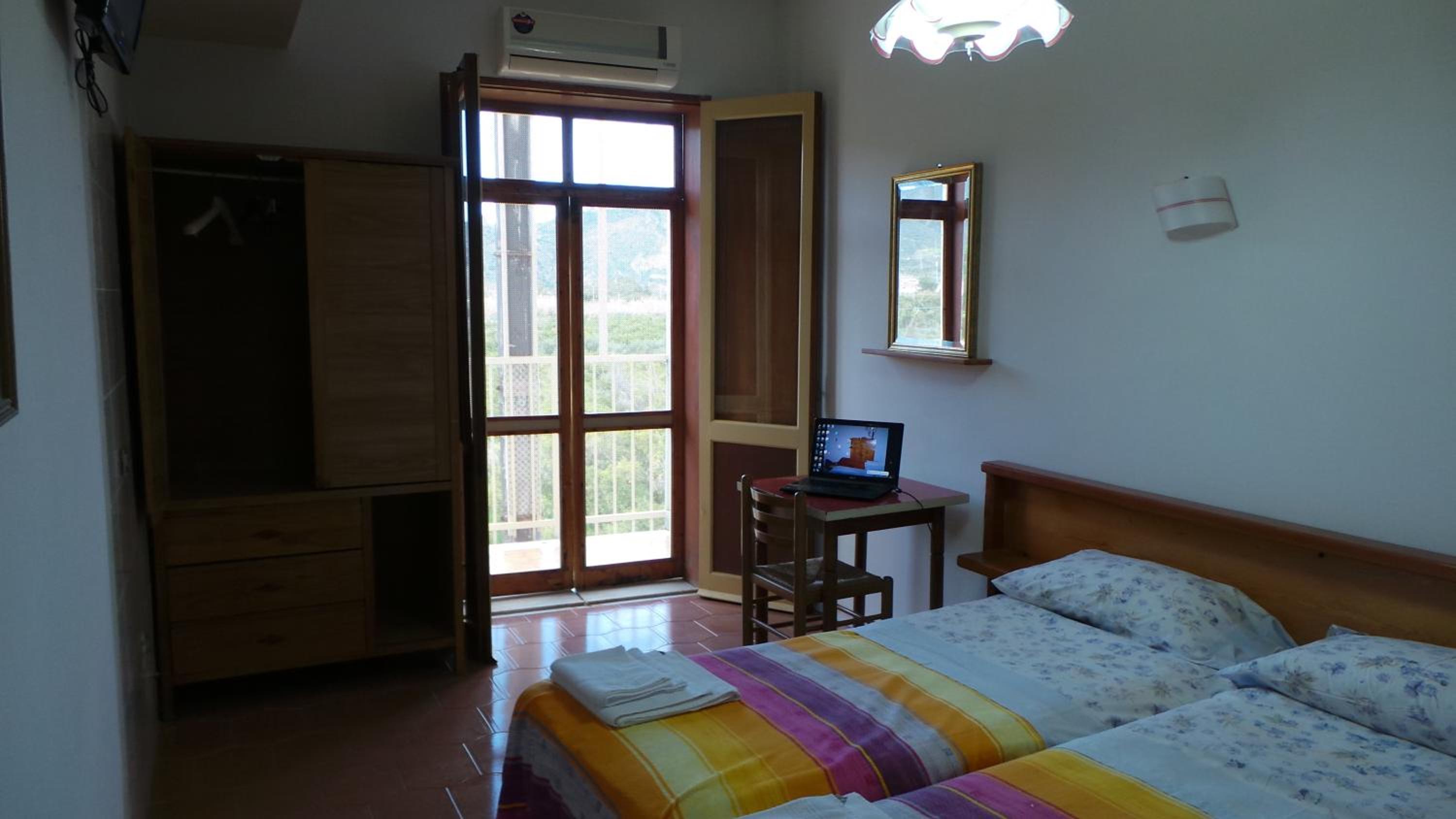 Two Connecting Rooms photo 1