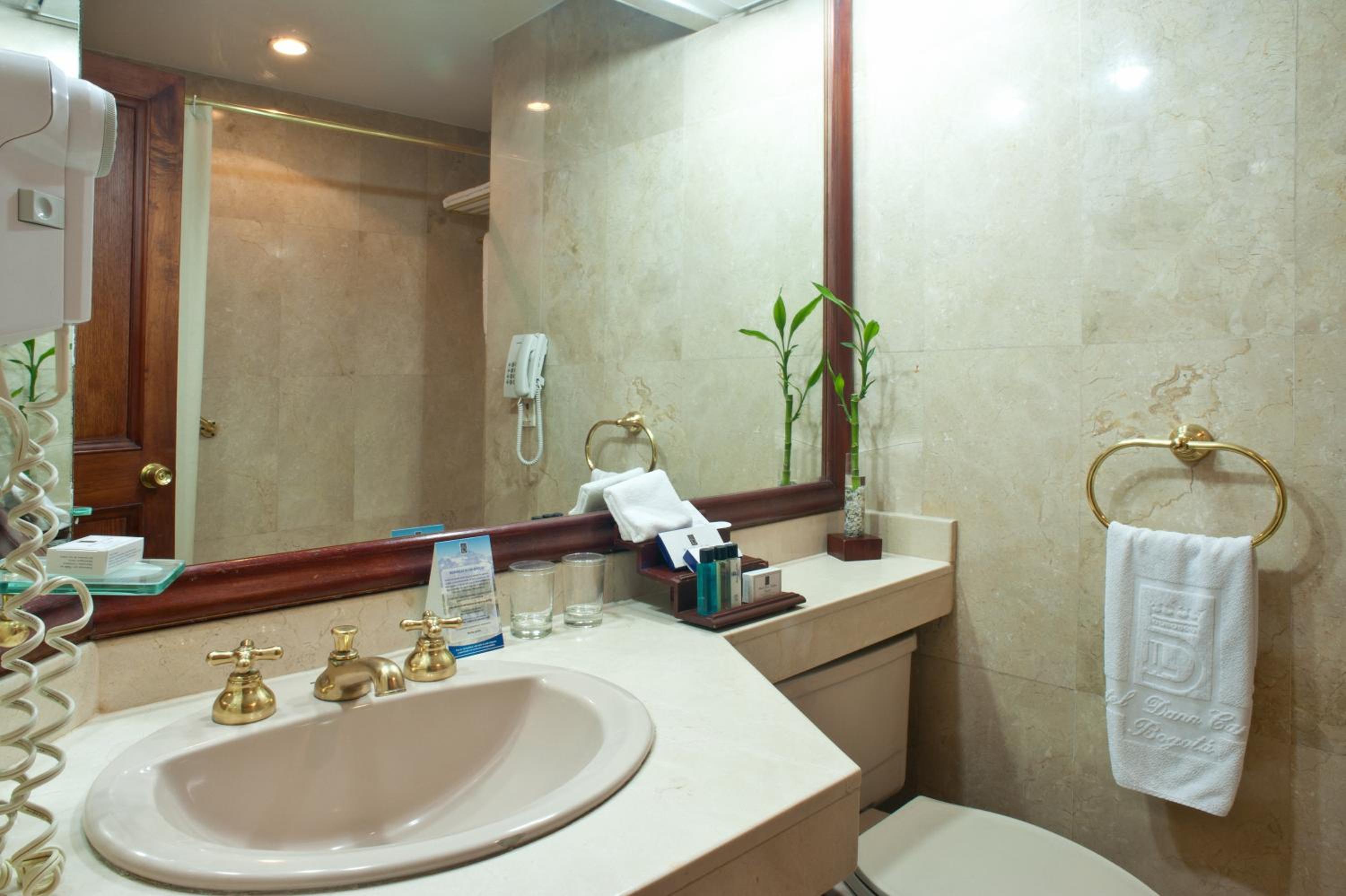 Standard Double Room with Two Double Beds - Photo 6