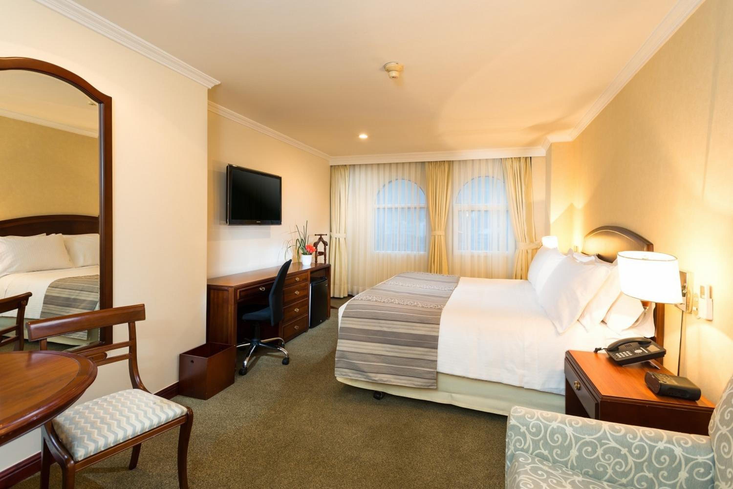 Standard Queen Room - Photo 4