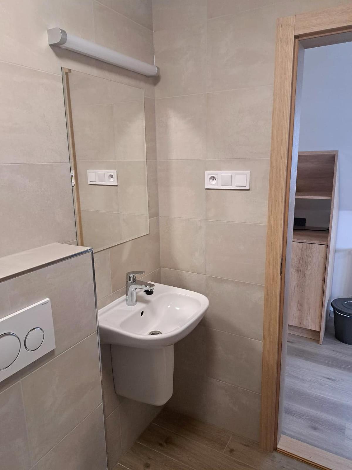 One-Bedroom Suite with Balcony (2 Adults) - Photo 7