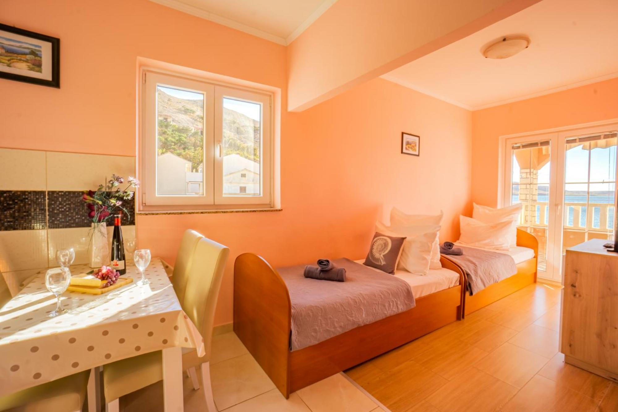 Apartment 5 photo 1