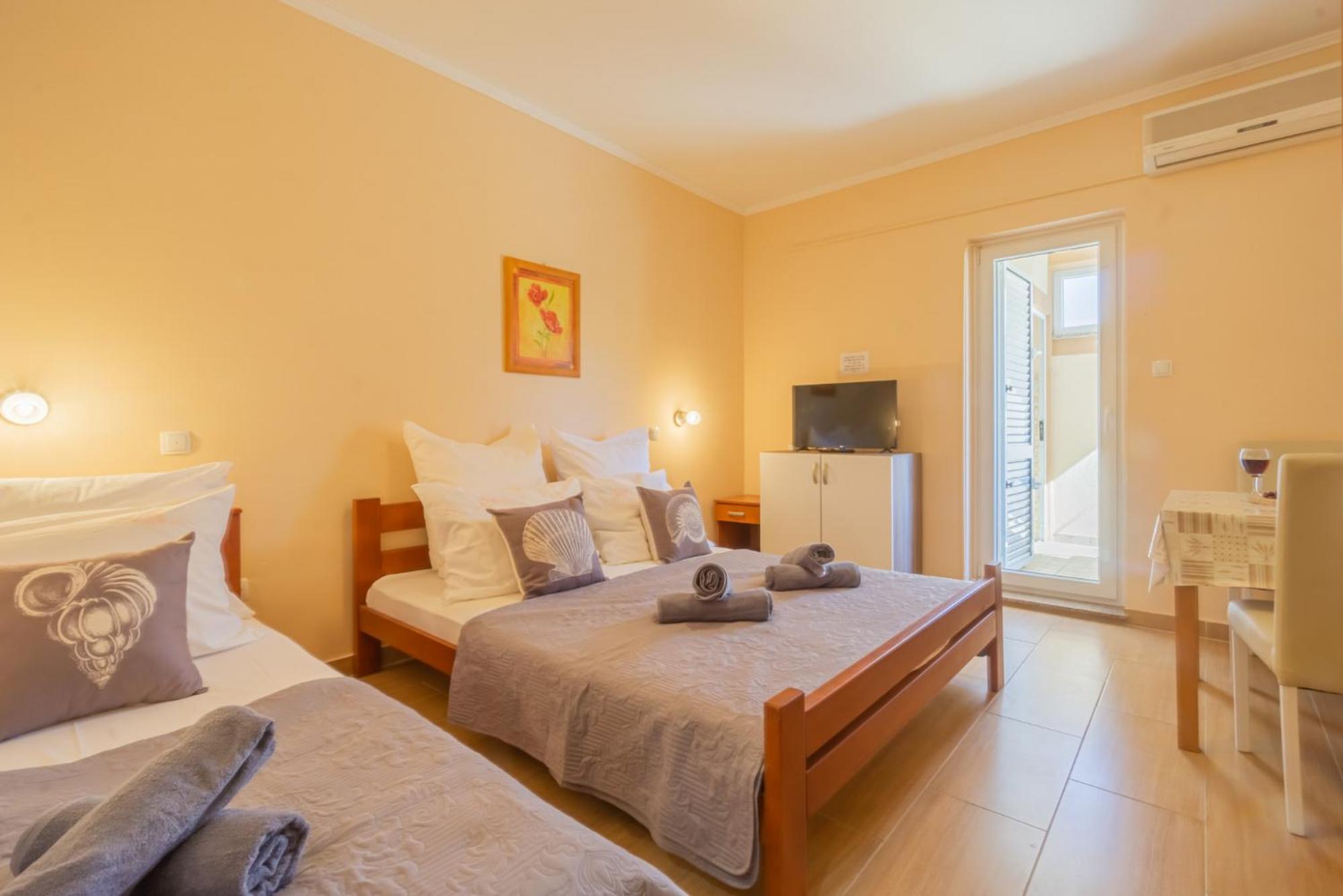 Apartment 7 photo 3