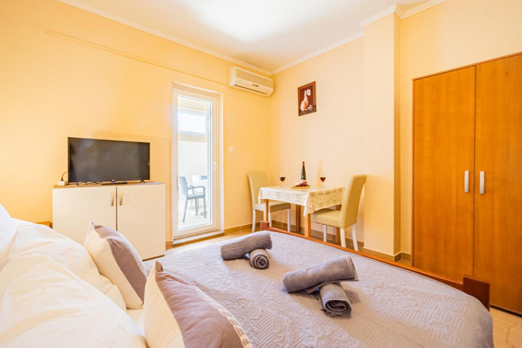 Apartment 7 photo 1