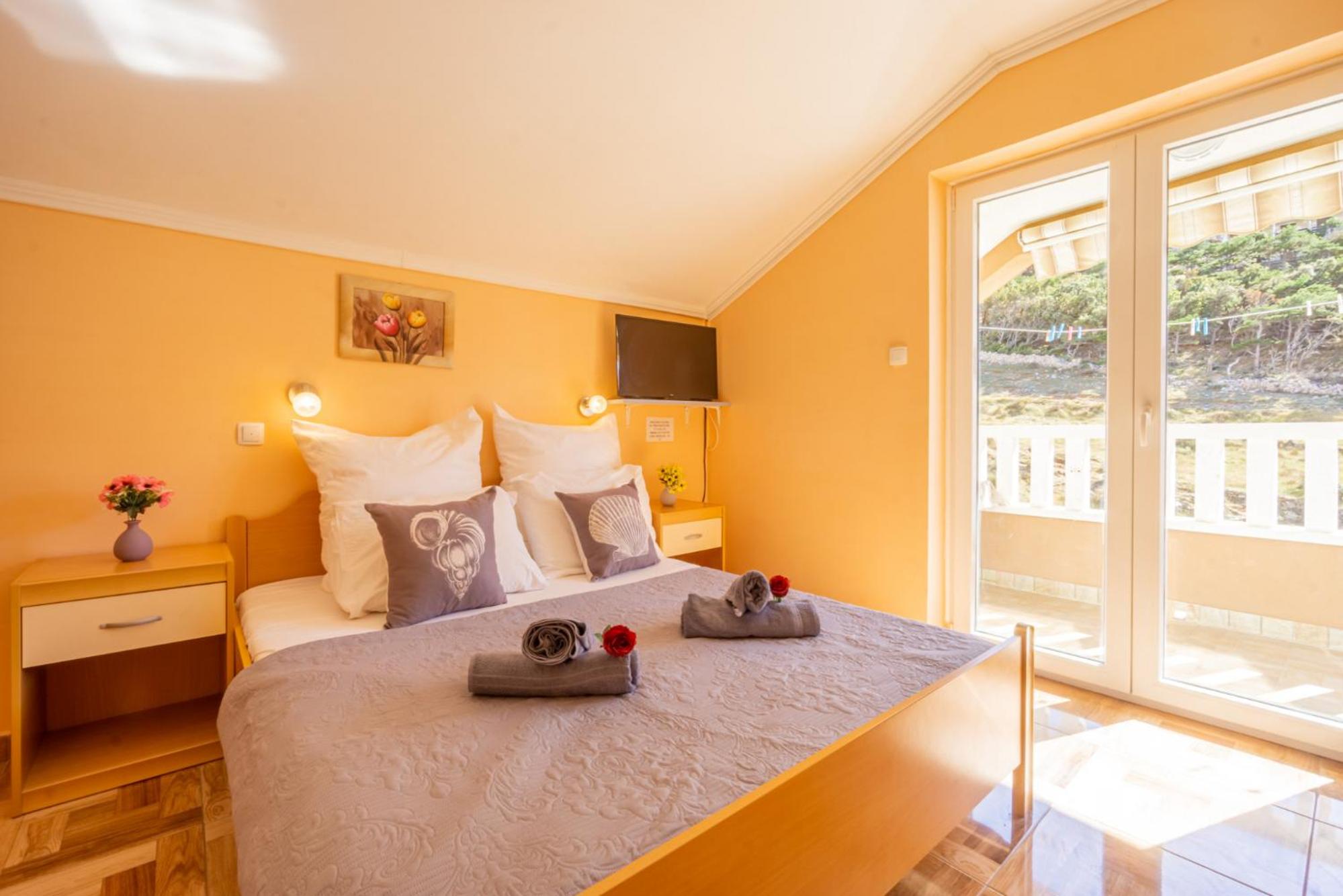 Apartment 8 photo 1