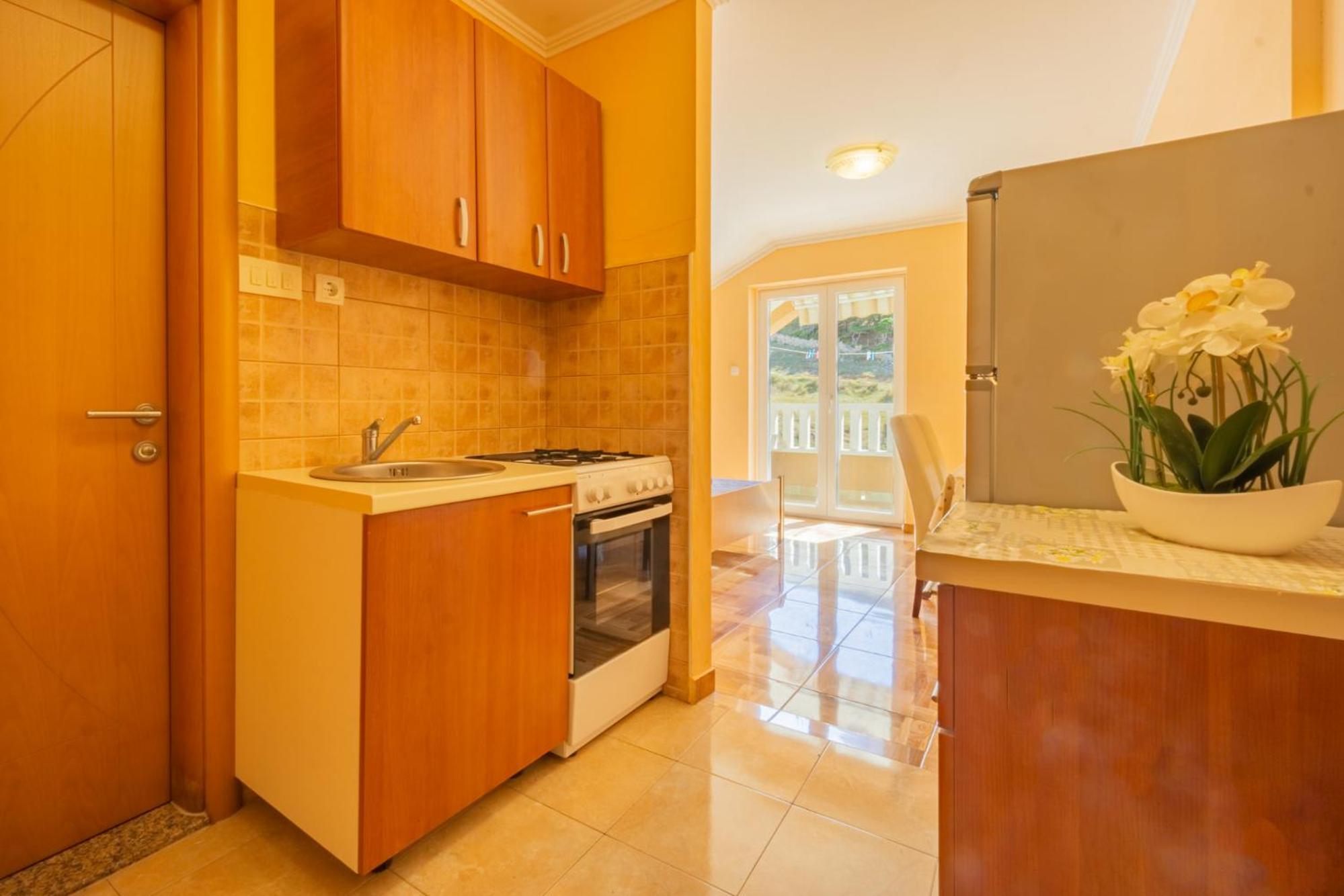 Apartment 8 photo 3
