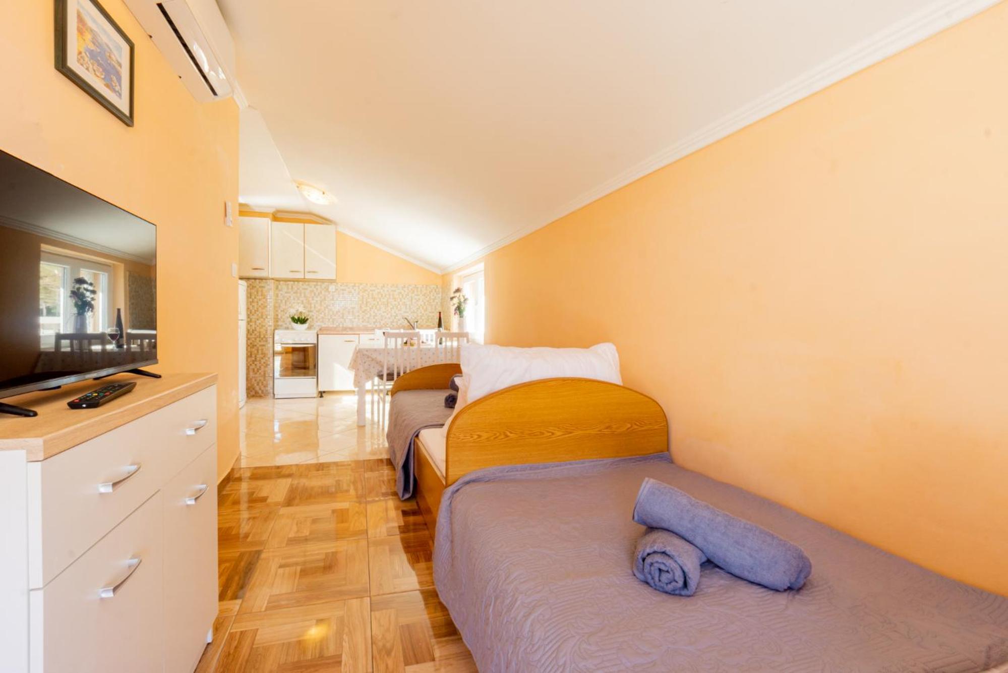 Apartment 9 photo 1