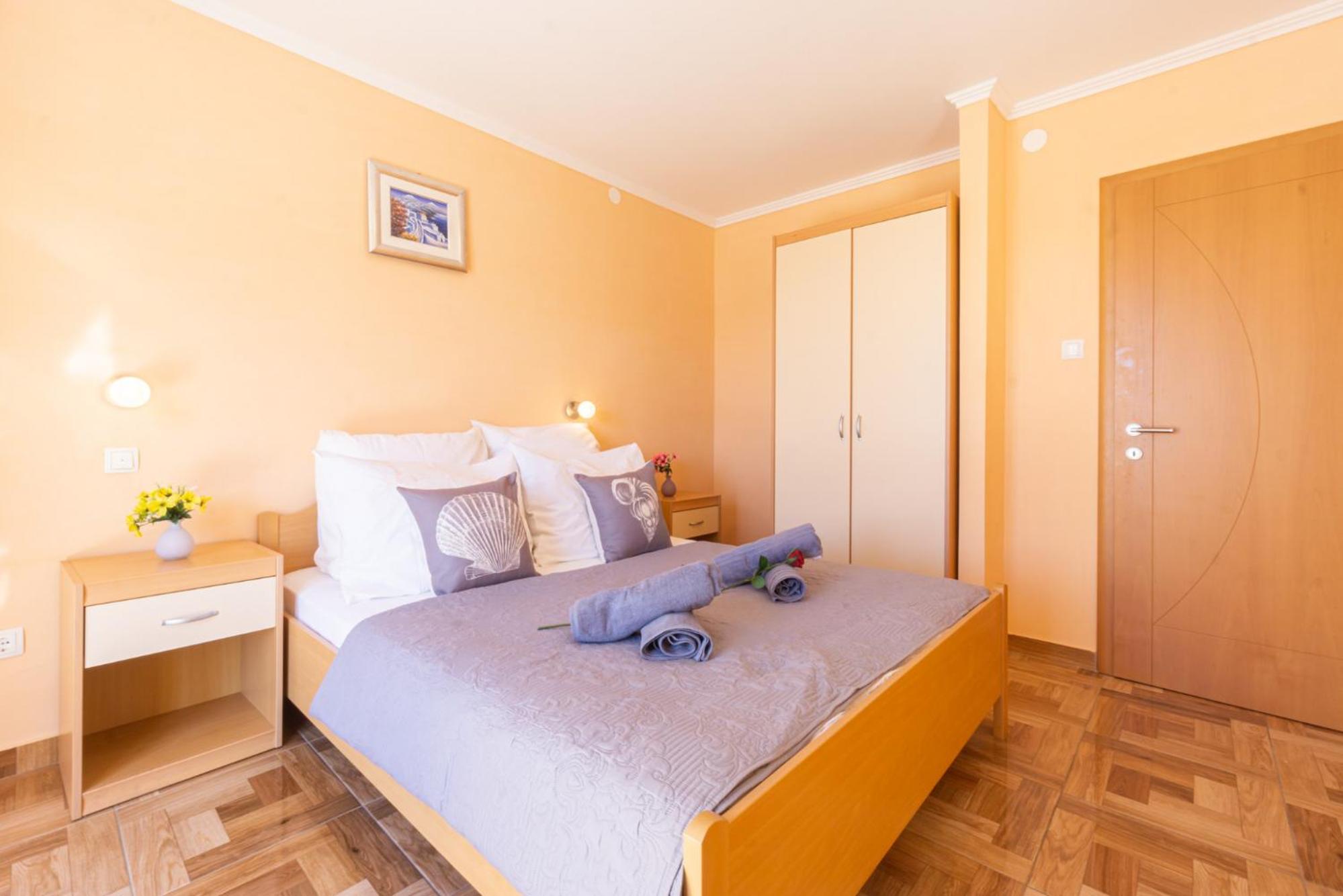Apartment 9 photo 3