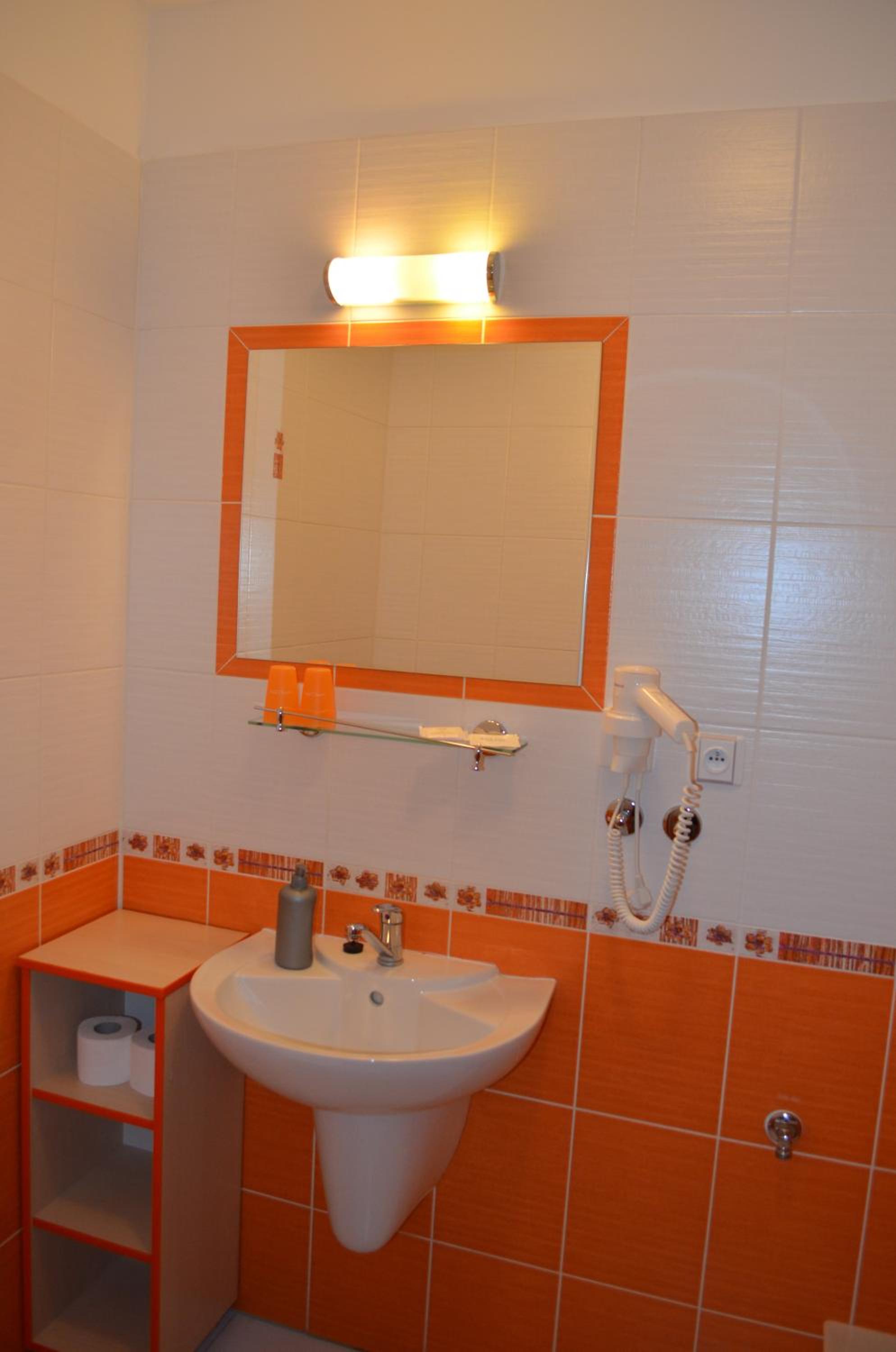Twin Room - Photo 3
