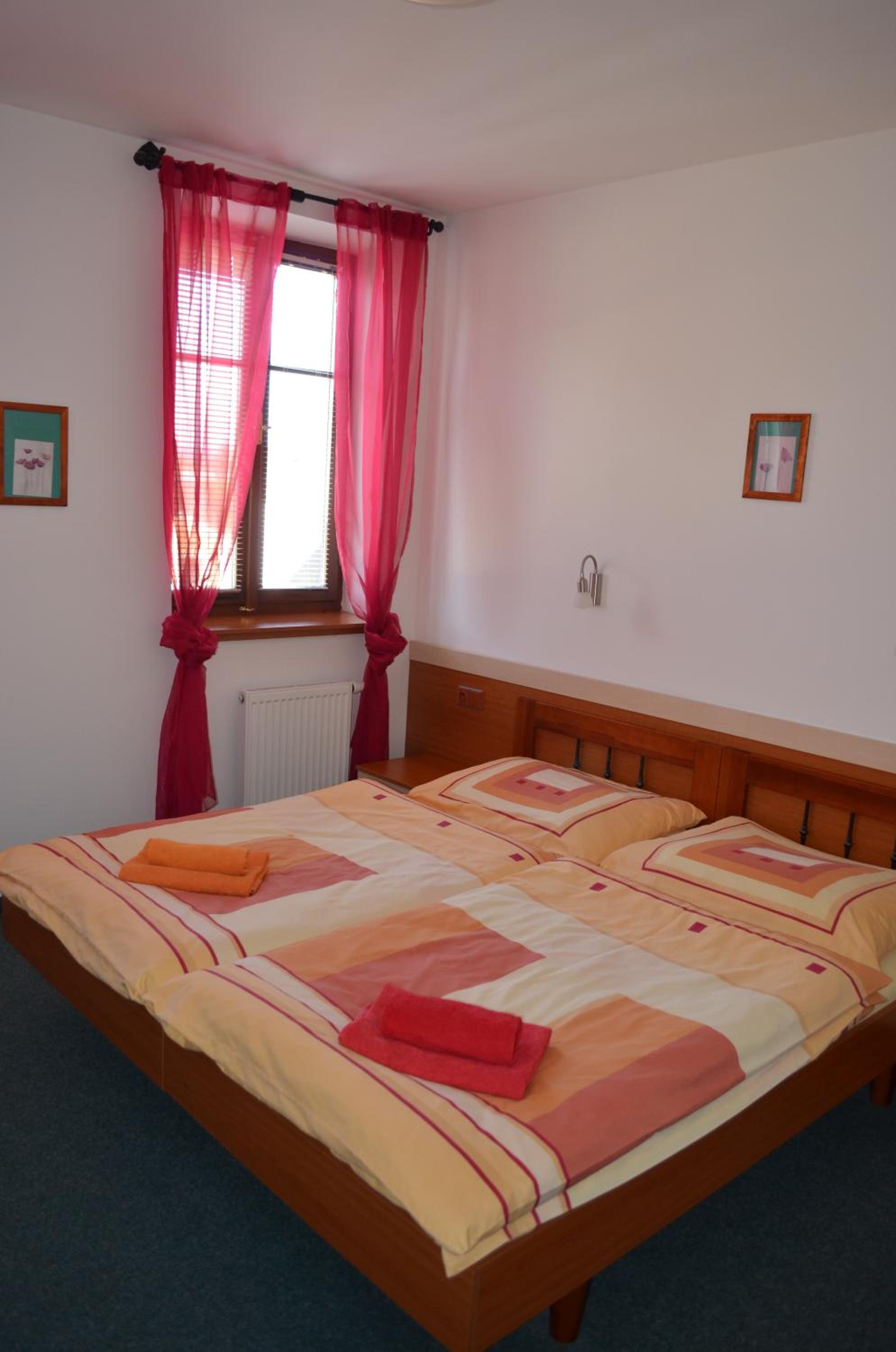 Twin Room - Photo 2