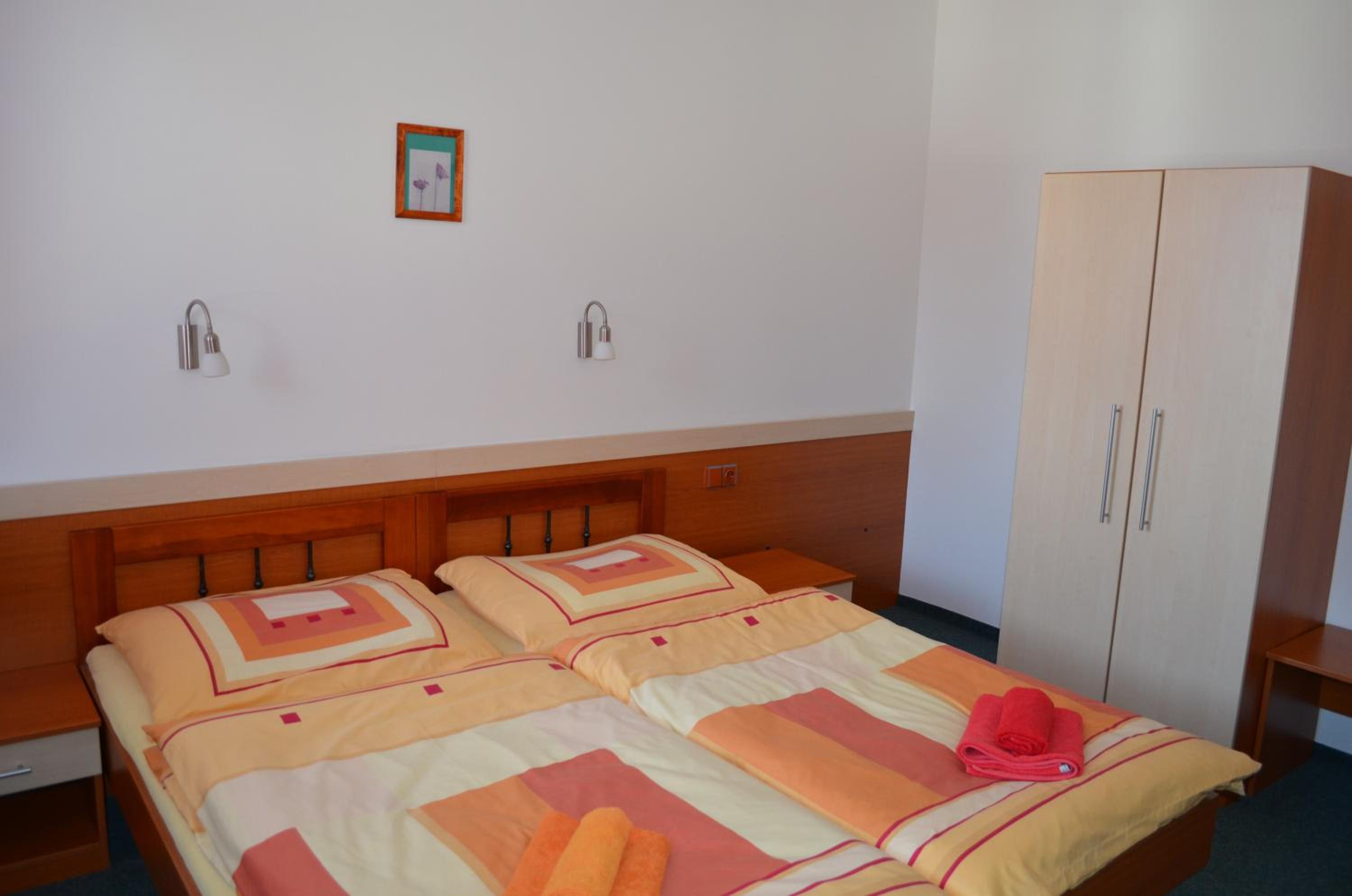 Twin Room - Photo 8