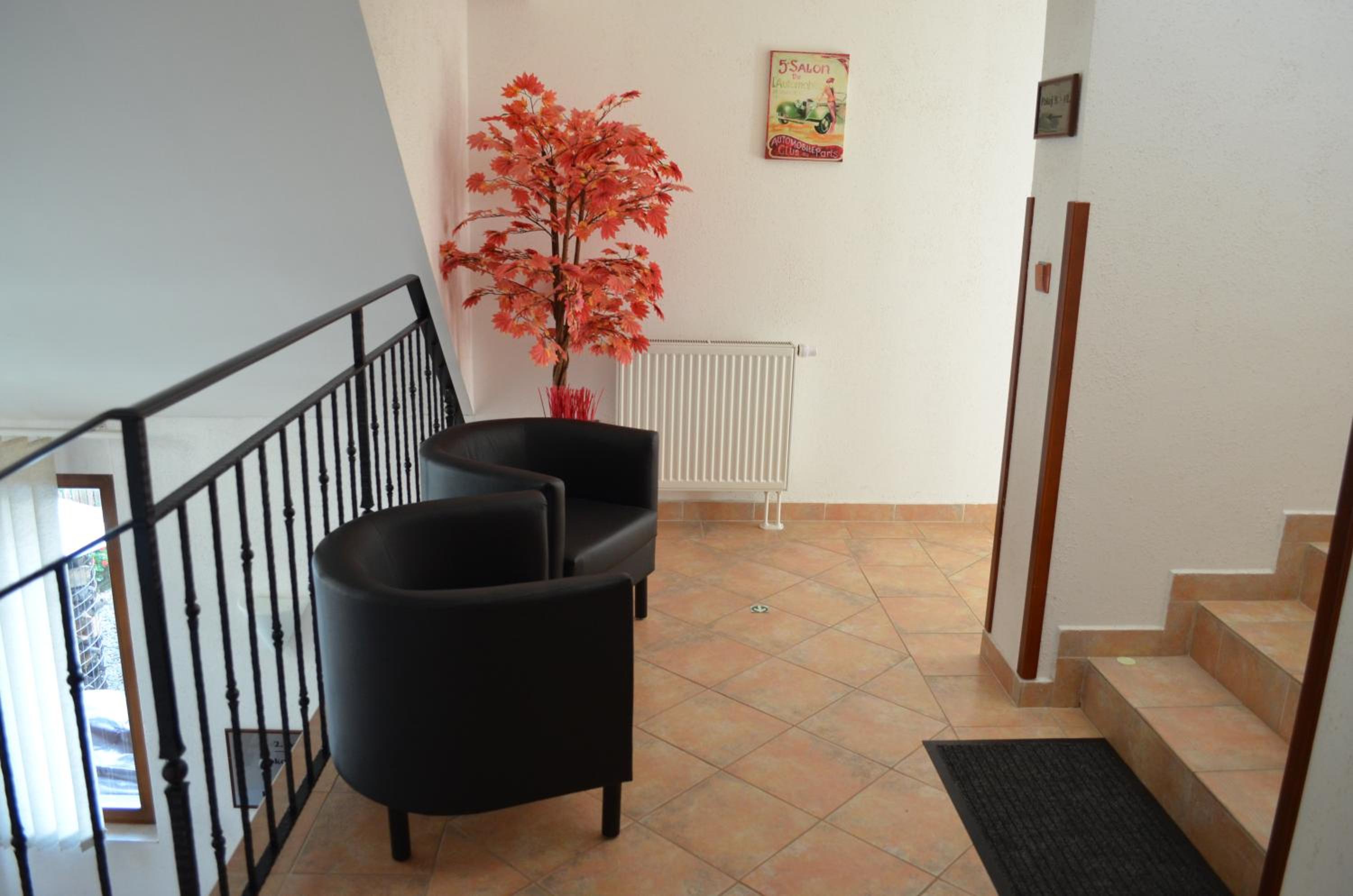 Twin Room - Photo 10