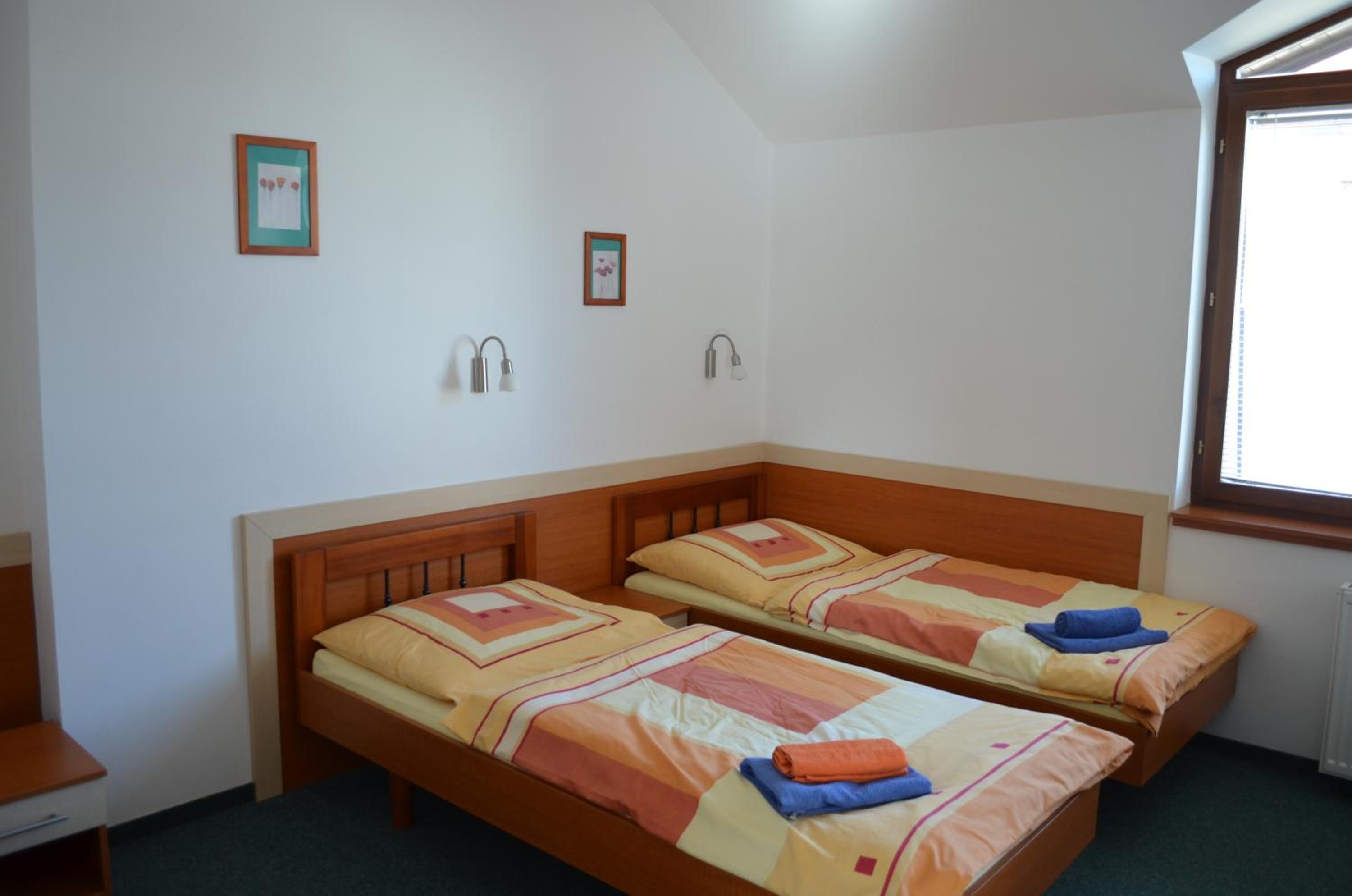 Twin Room - Photo 9