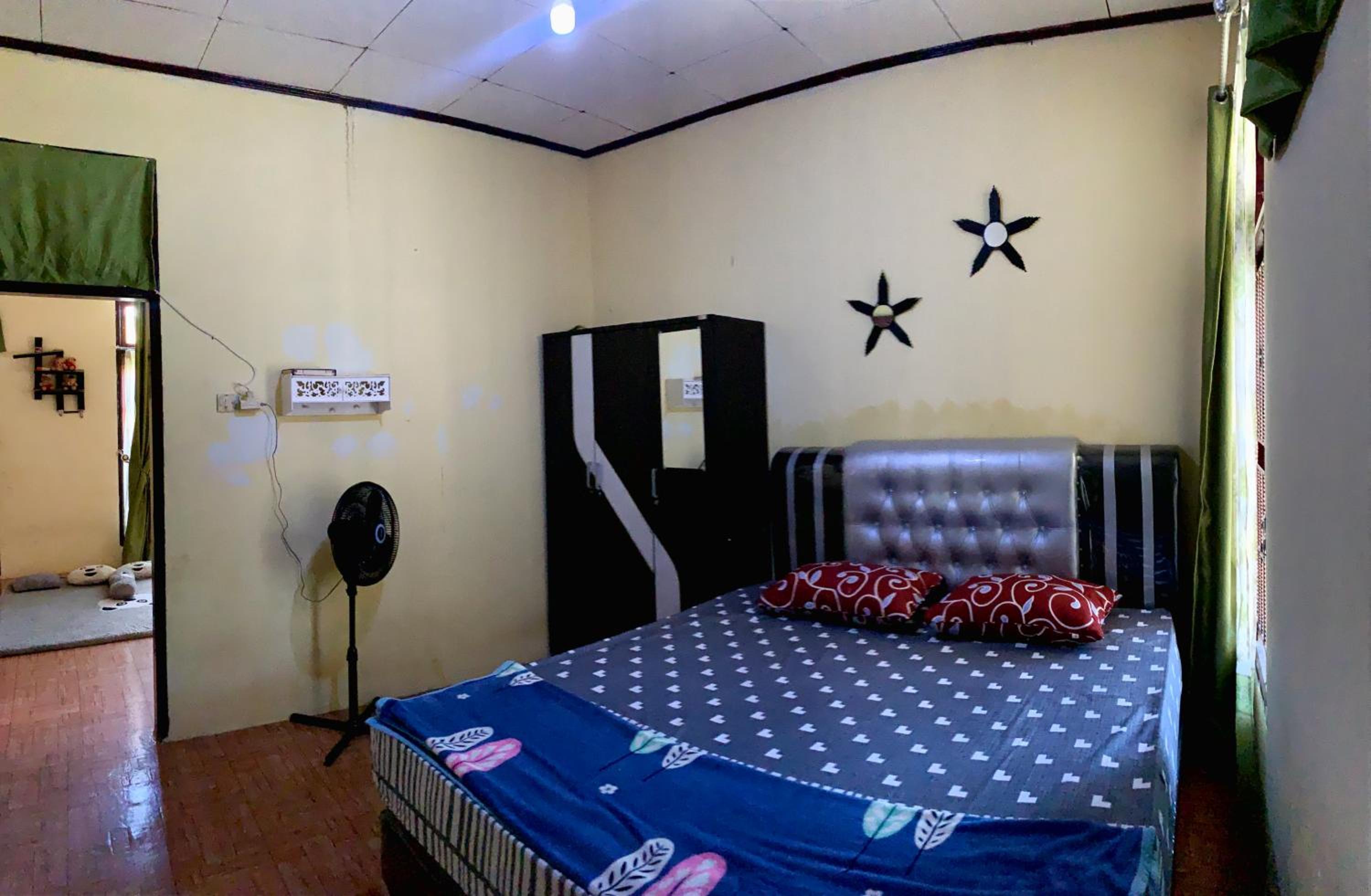Three-Bedroom House - Photo 1