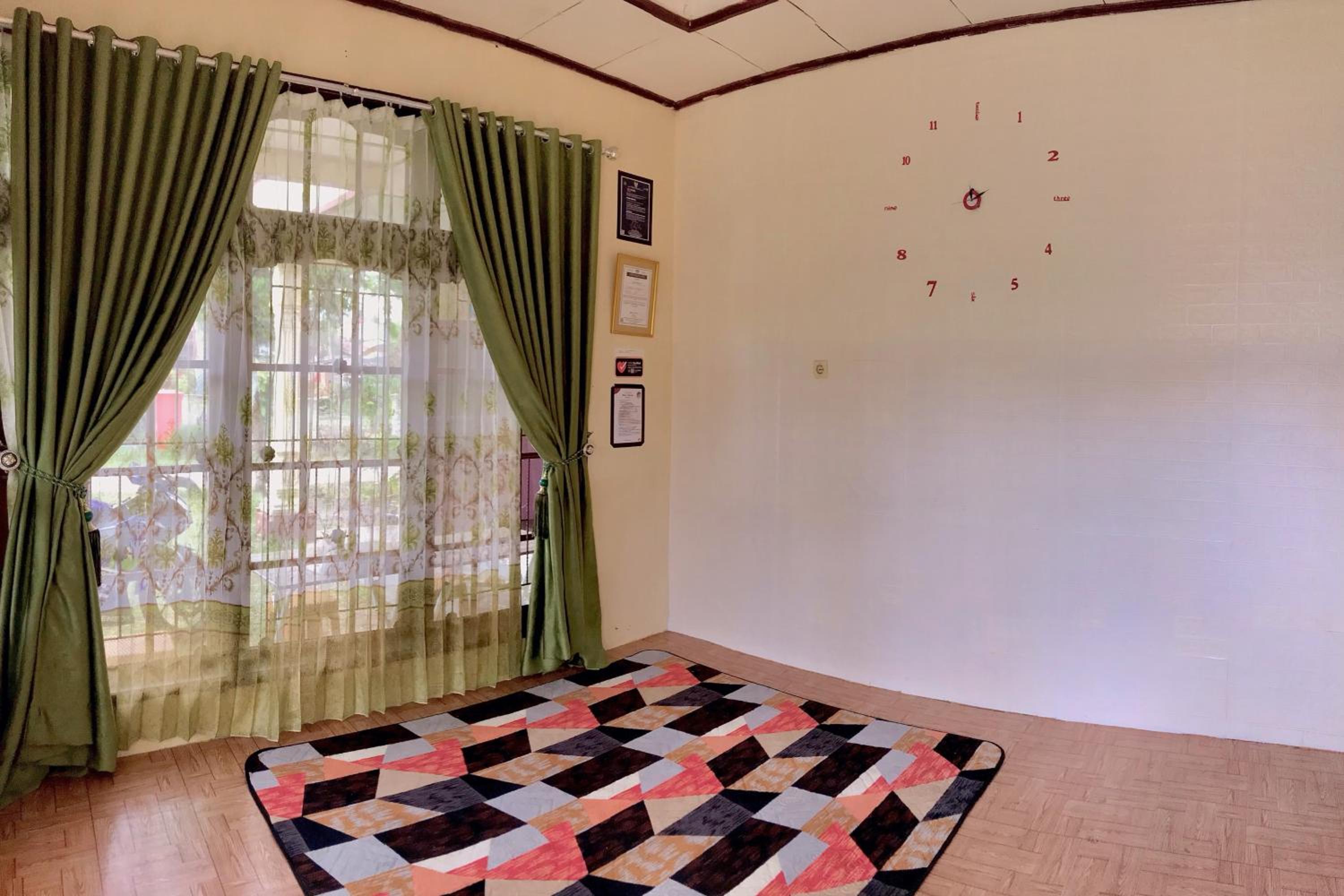 Three-Bedroom House - Photo 3