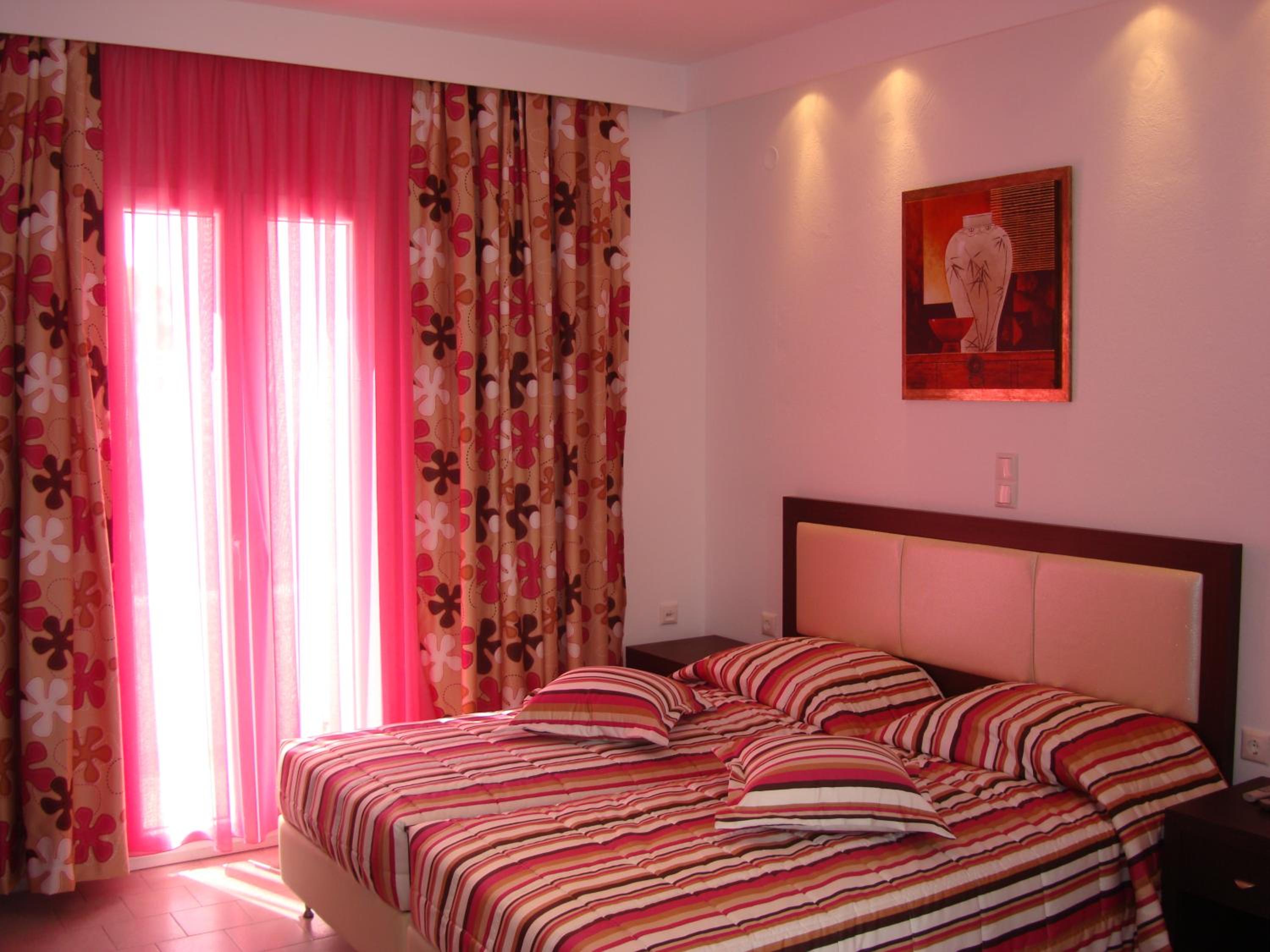 Studio (2 Adults) - Photo 1