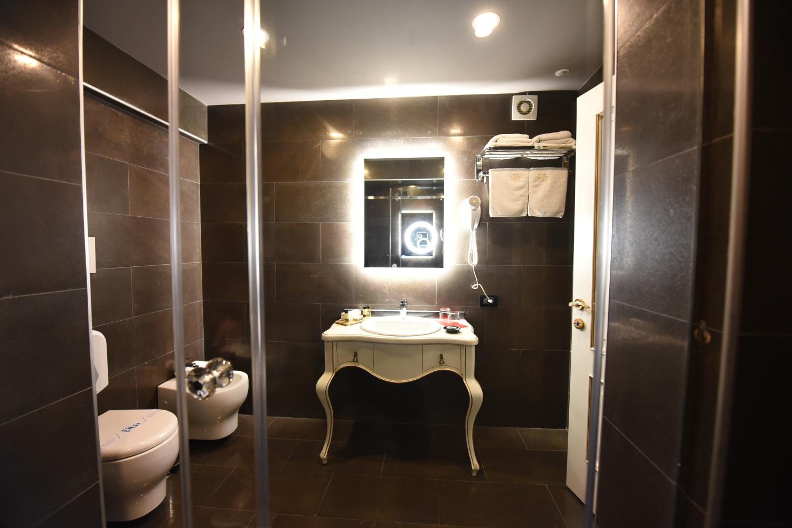 Deluxe Twin Room photo 3
