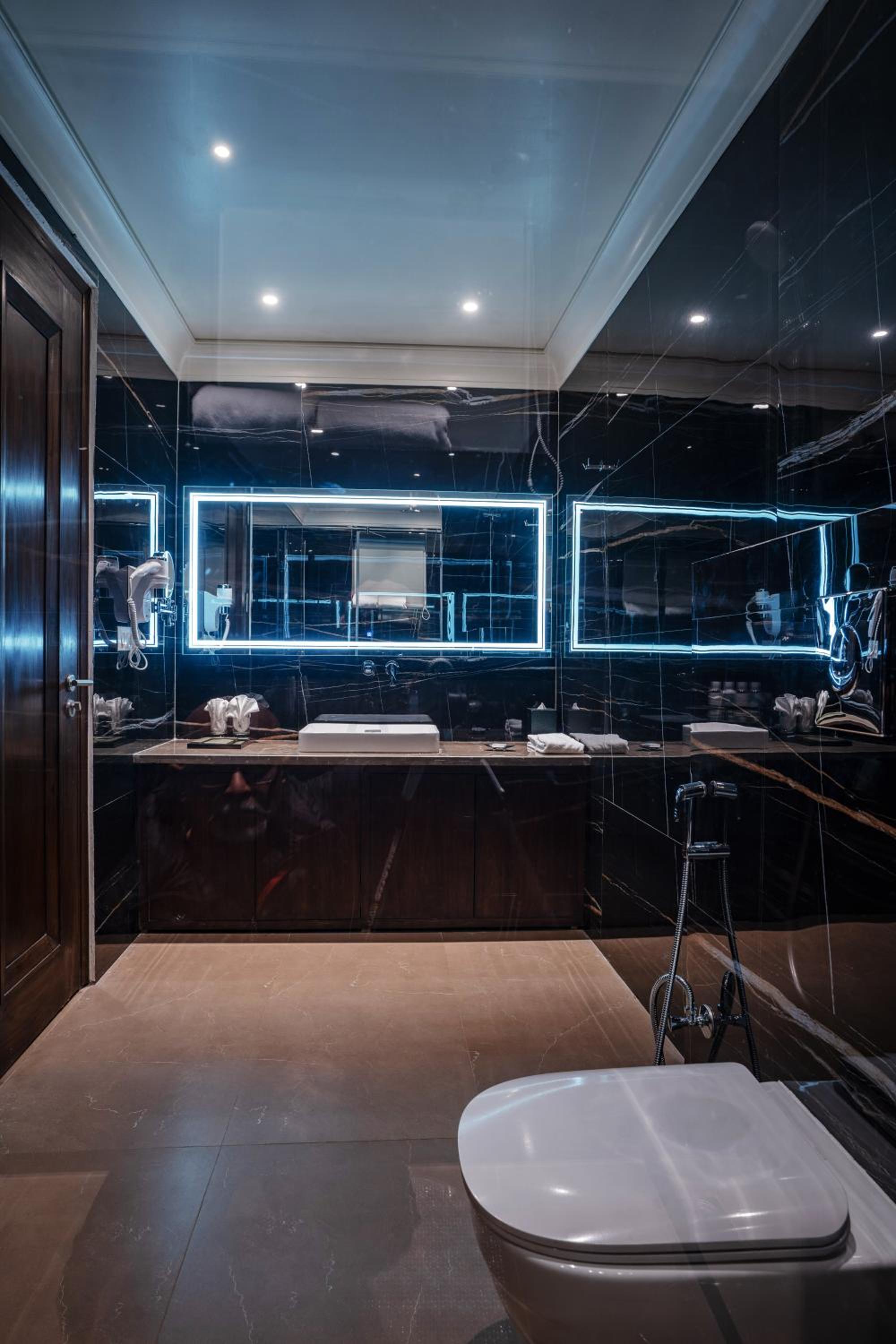 Deluxe Suite - Photo 8