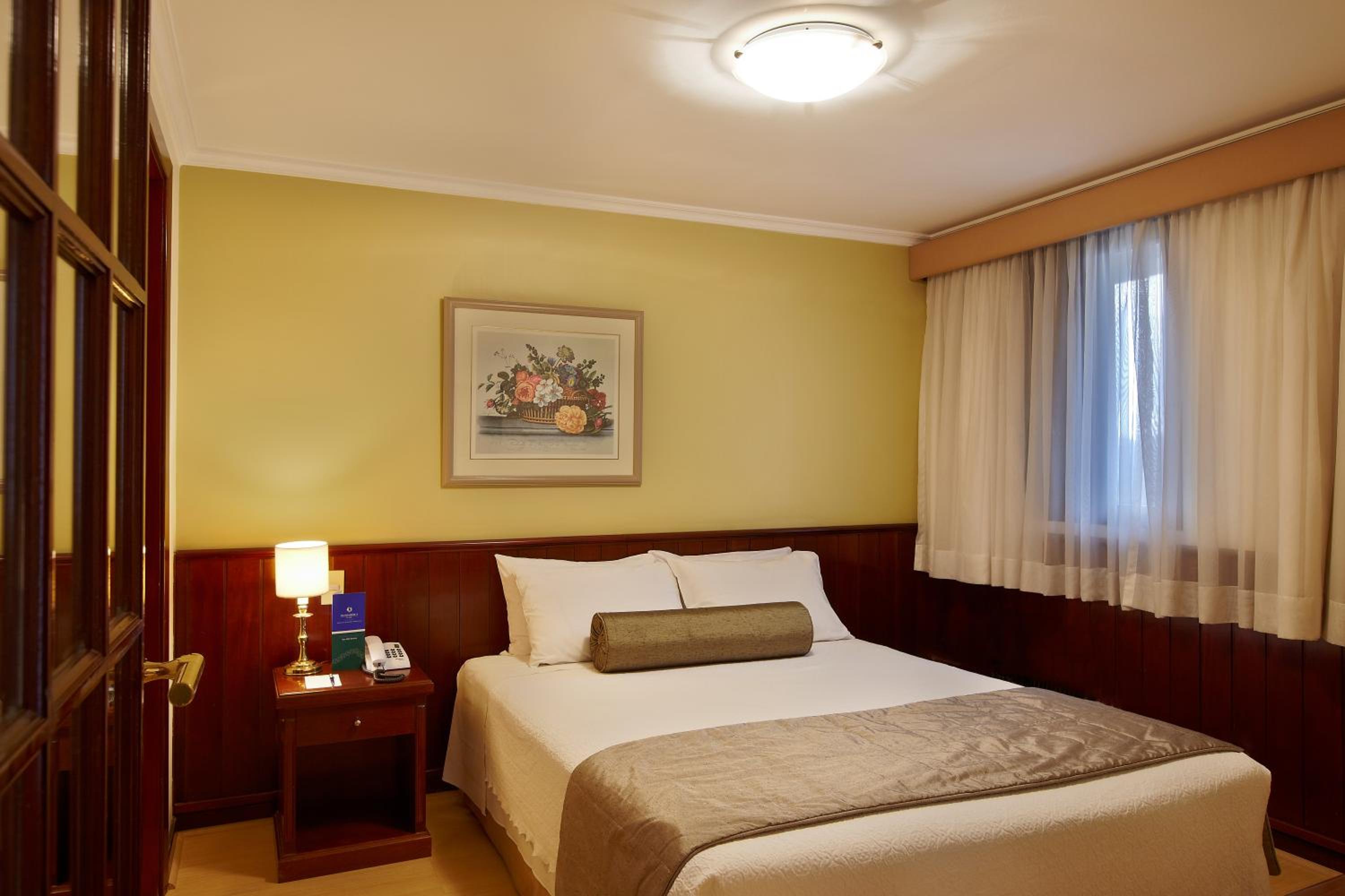 Deluxe Queen Room - Photo 2