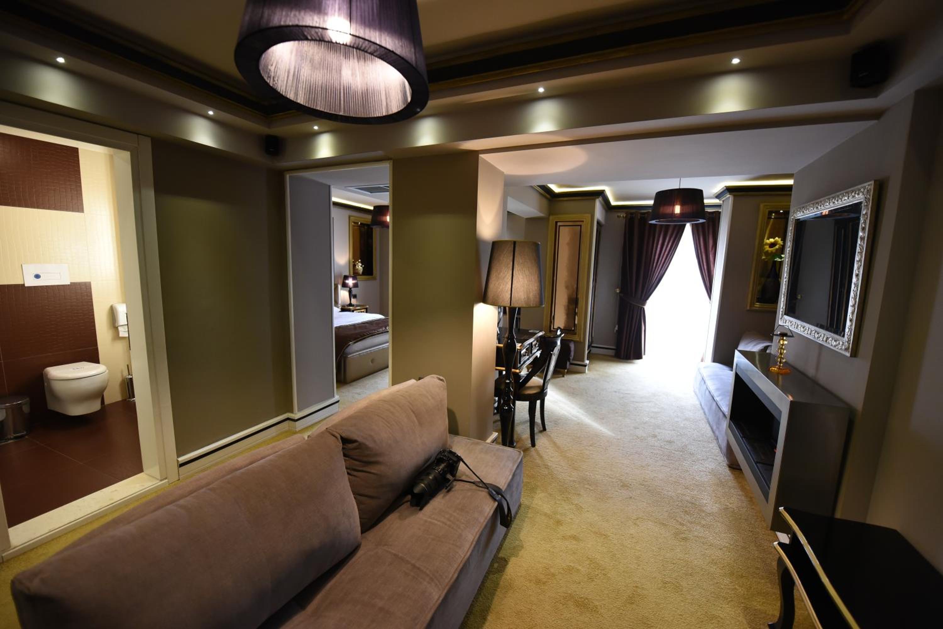 Superior King Suite photo 1