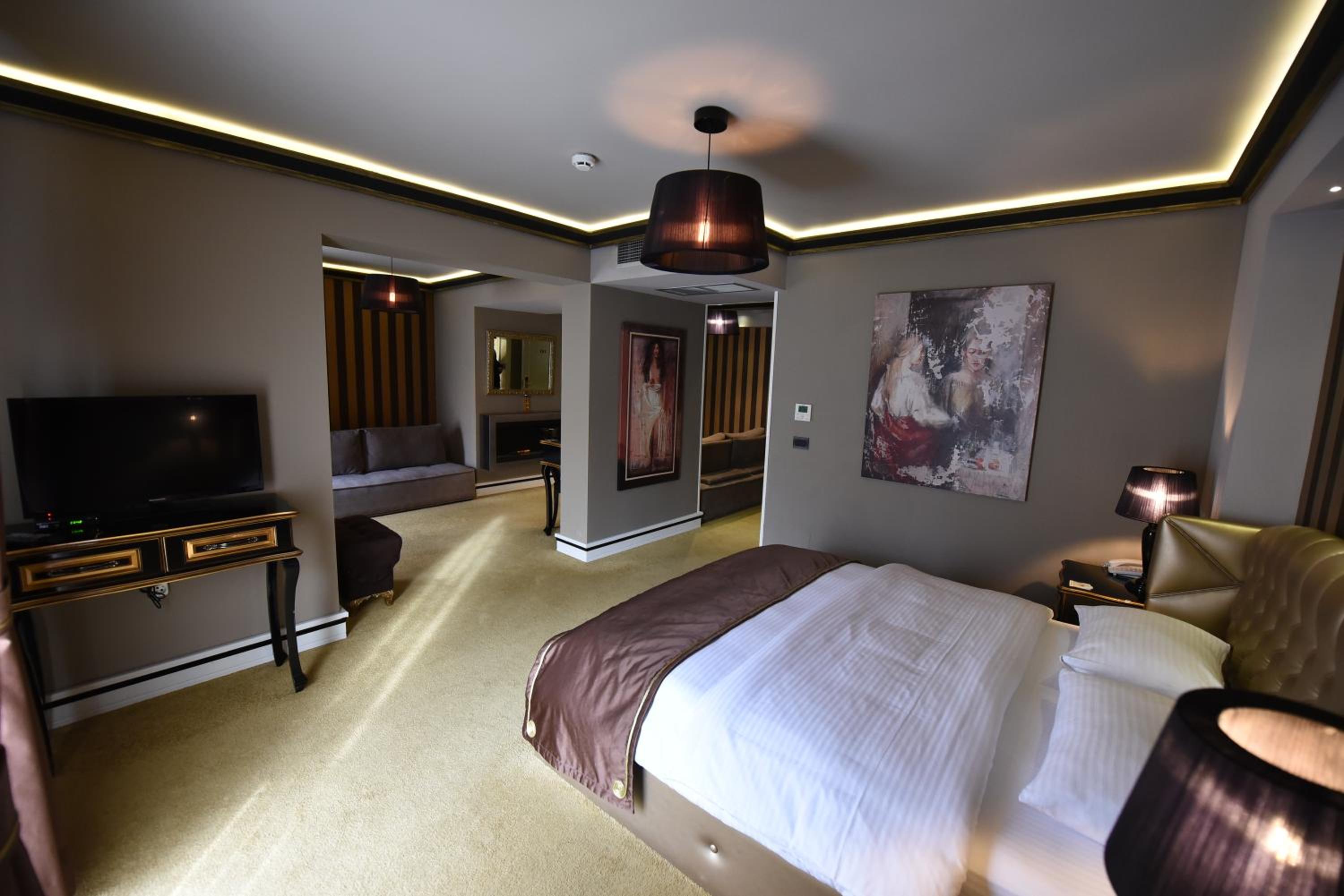 Superior King Suite