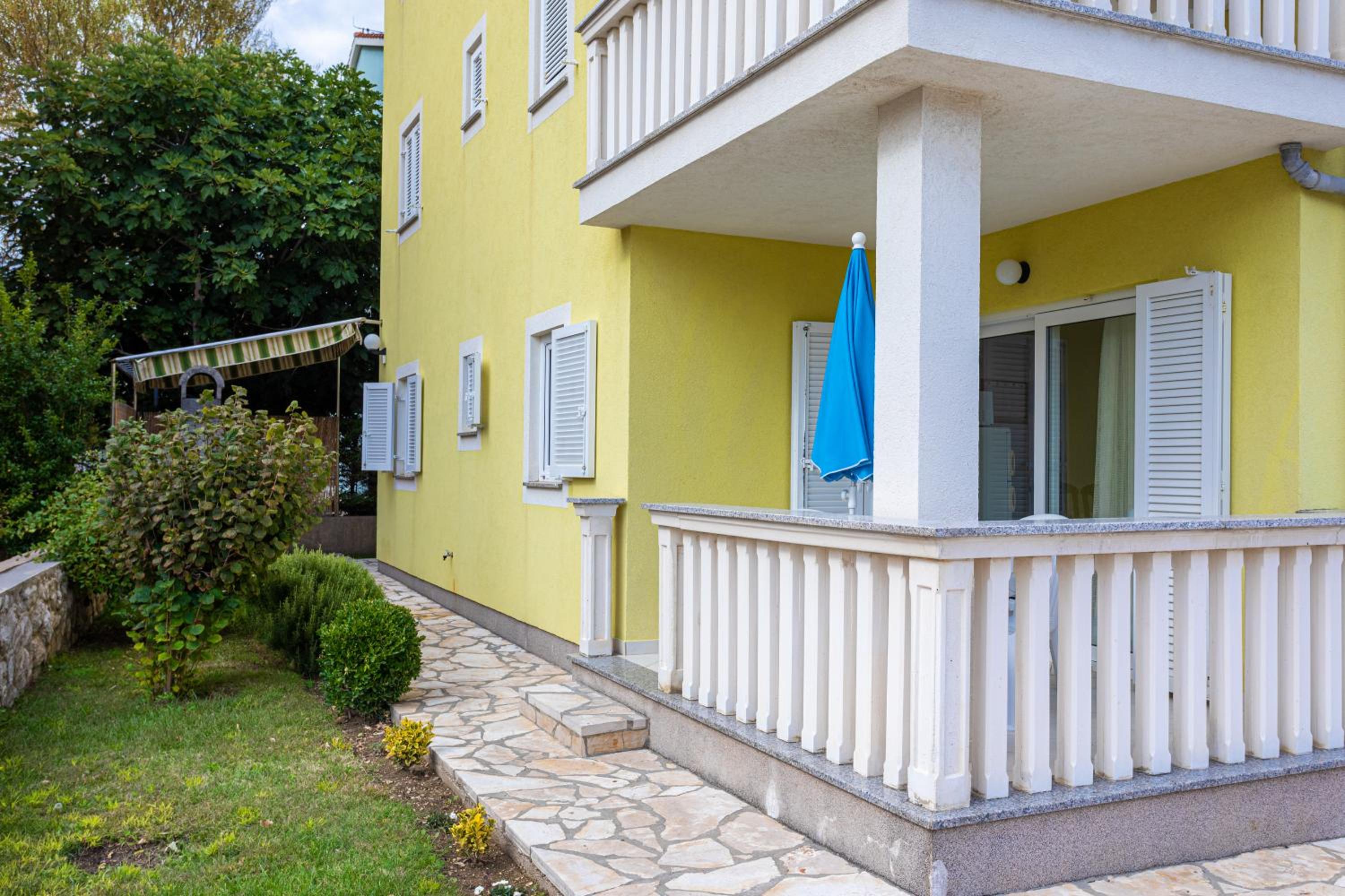 Apartment with Terrace photo 2