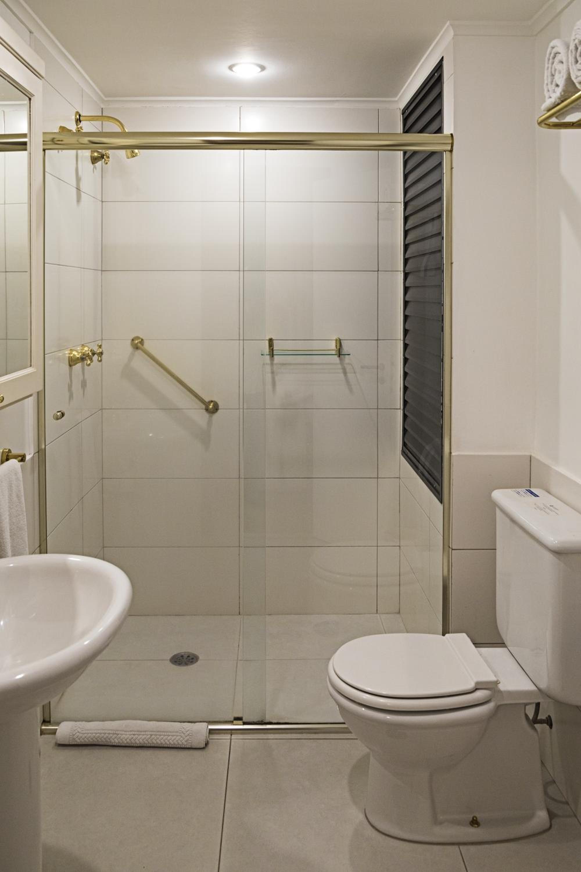 Deluxe Queen Room - Photo 6