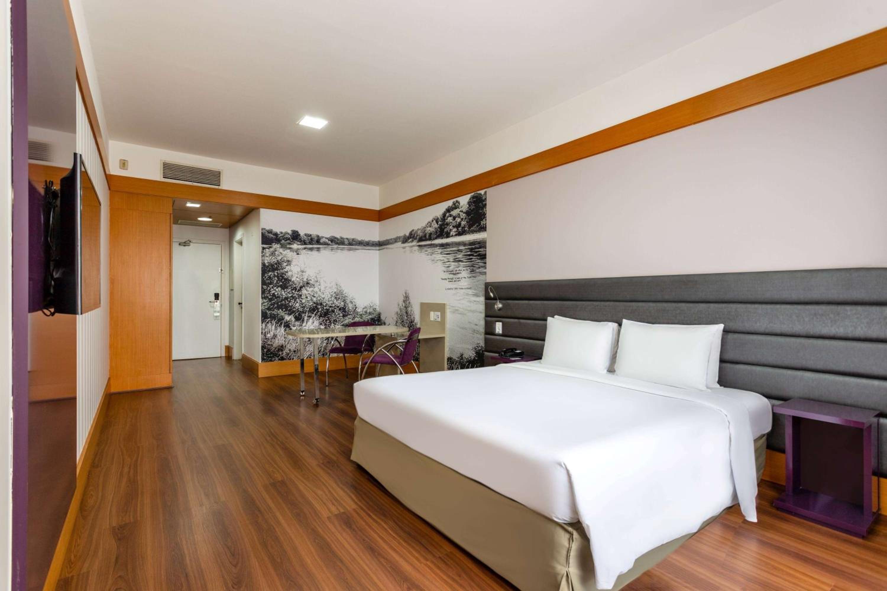 Deluxe Queen Room photo 1