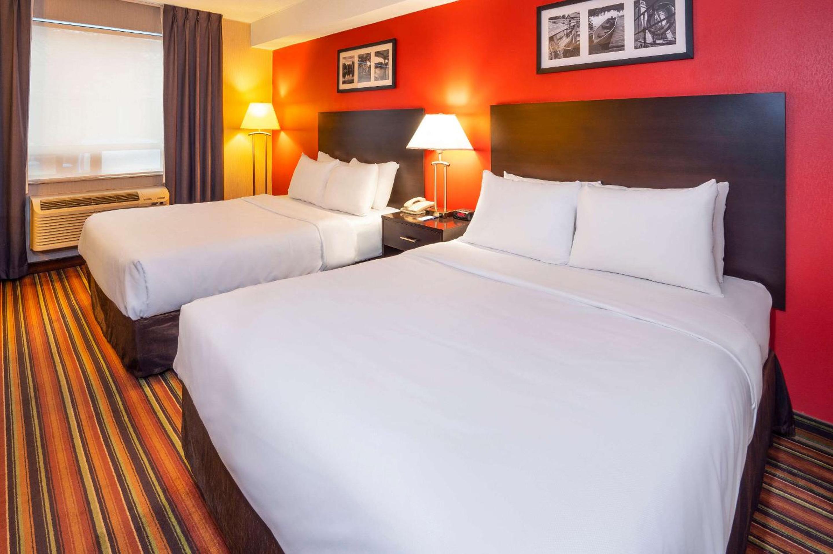 Queen Room with Two Queen Beds - Non-Smoking - Photo 1