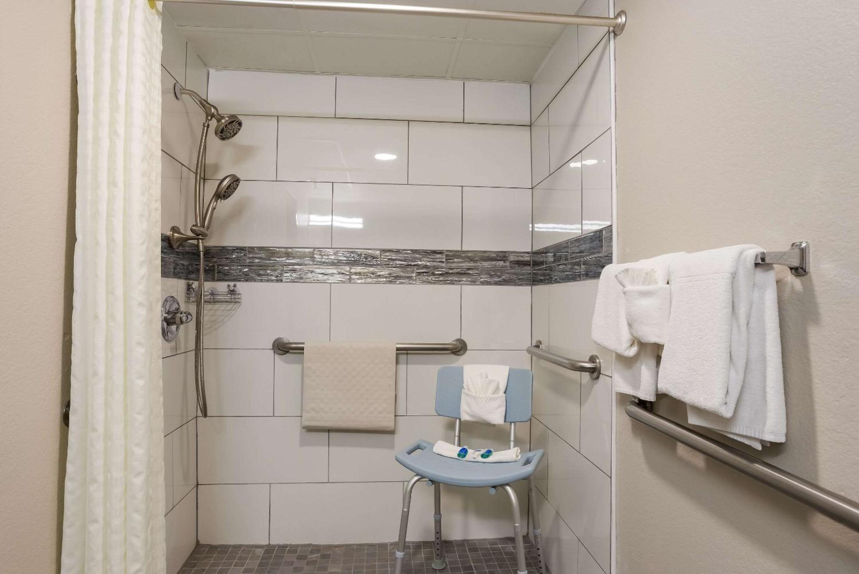 King Room - Accessible/Non-Smoking/No Pets - Photo 4