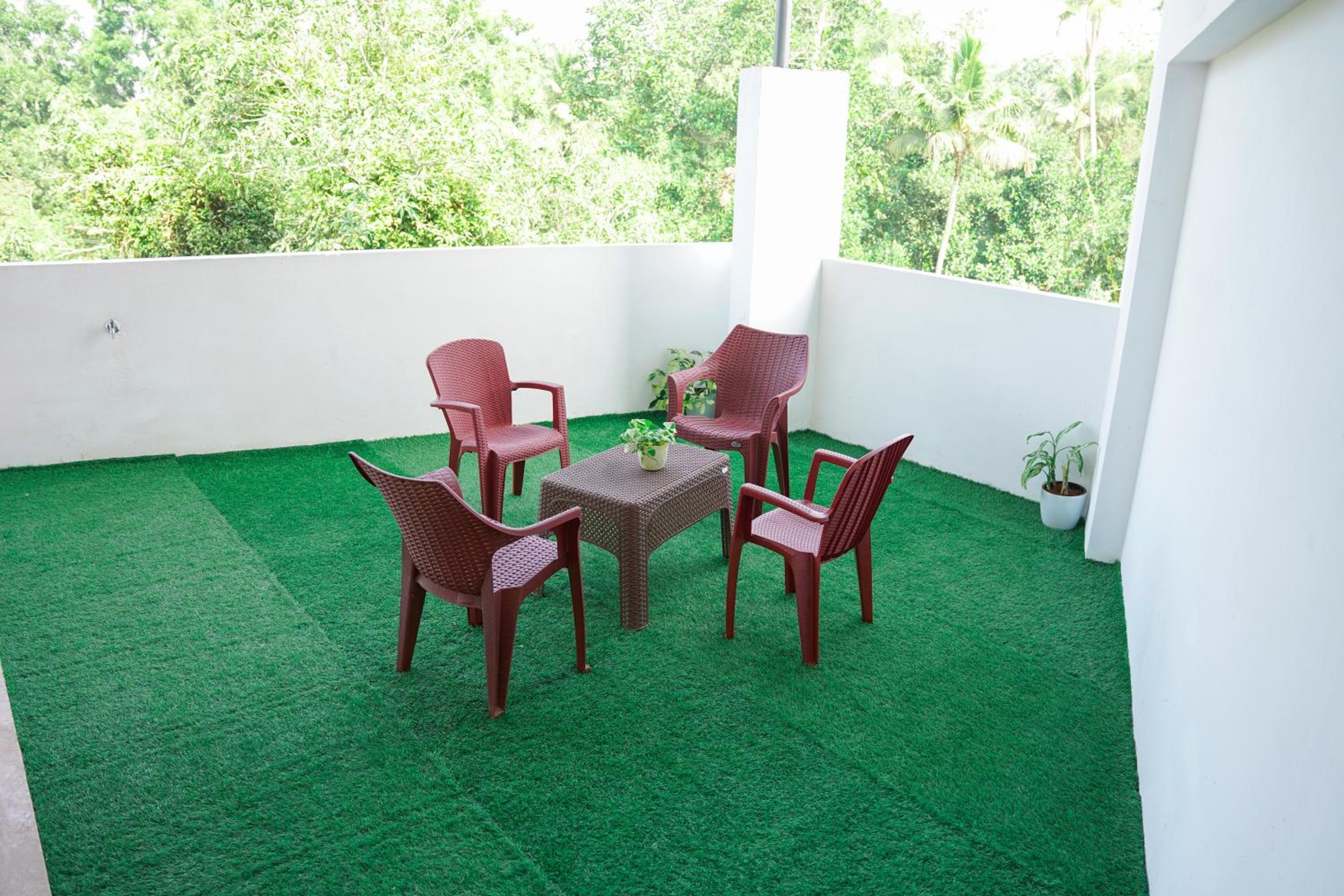 Three-Bedroom House photo 2