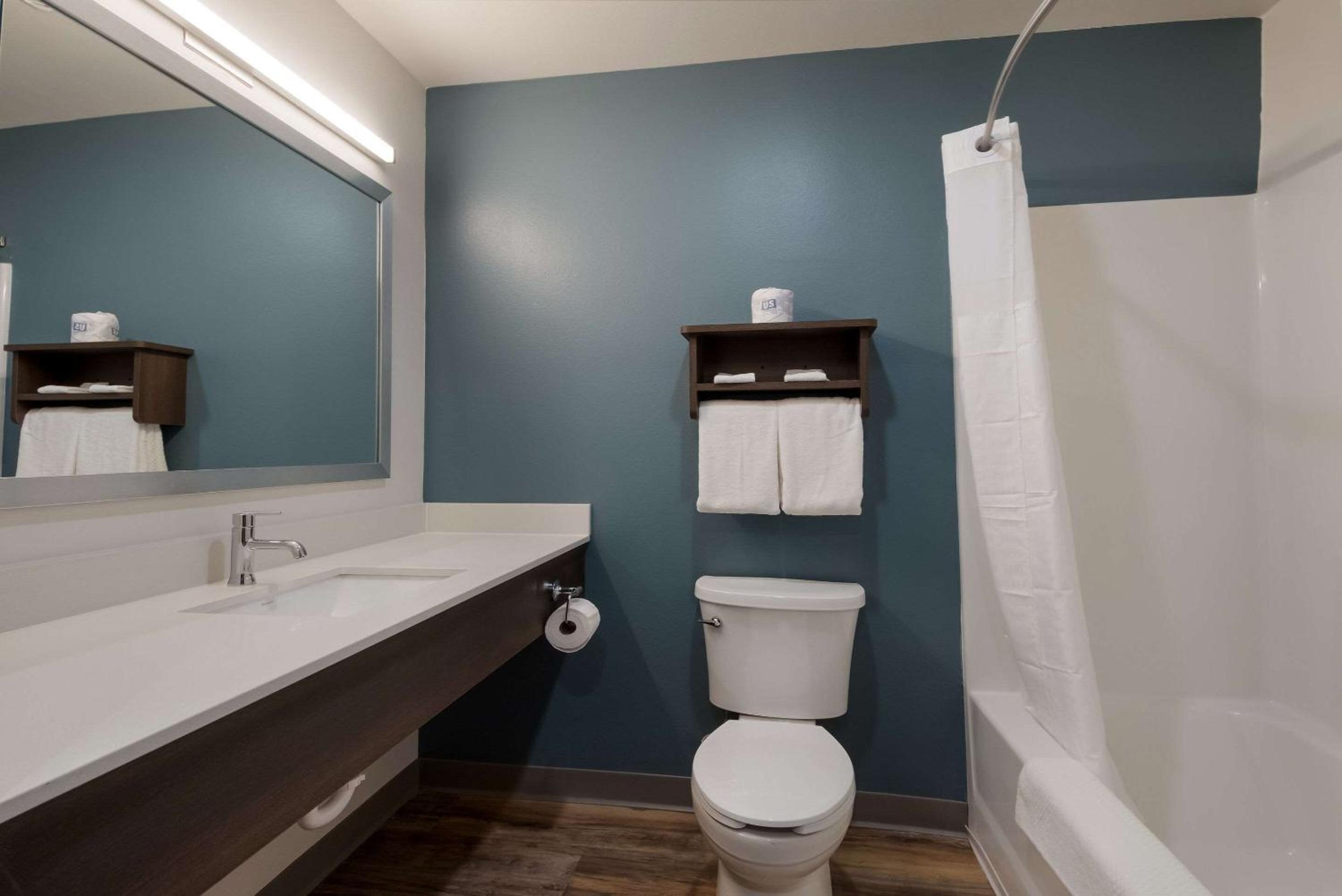 Queen Suite with Two Queen Beds - Non Smoking - Photo 3