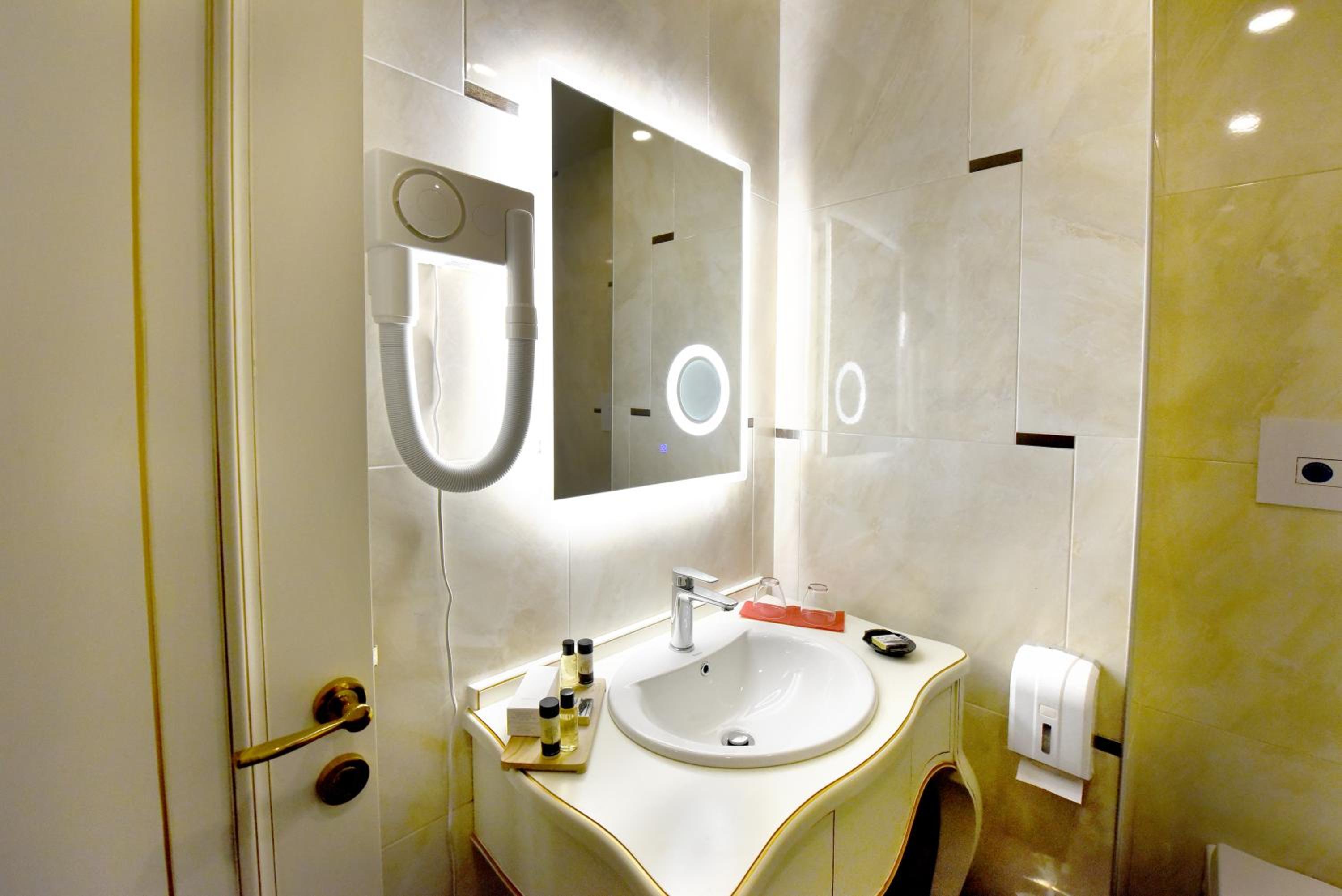 Deluxe Triple Room photo 2