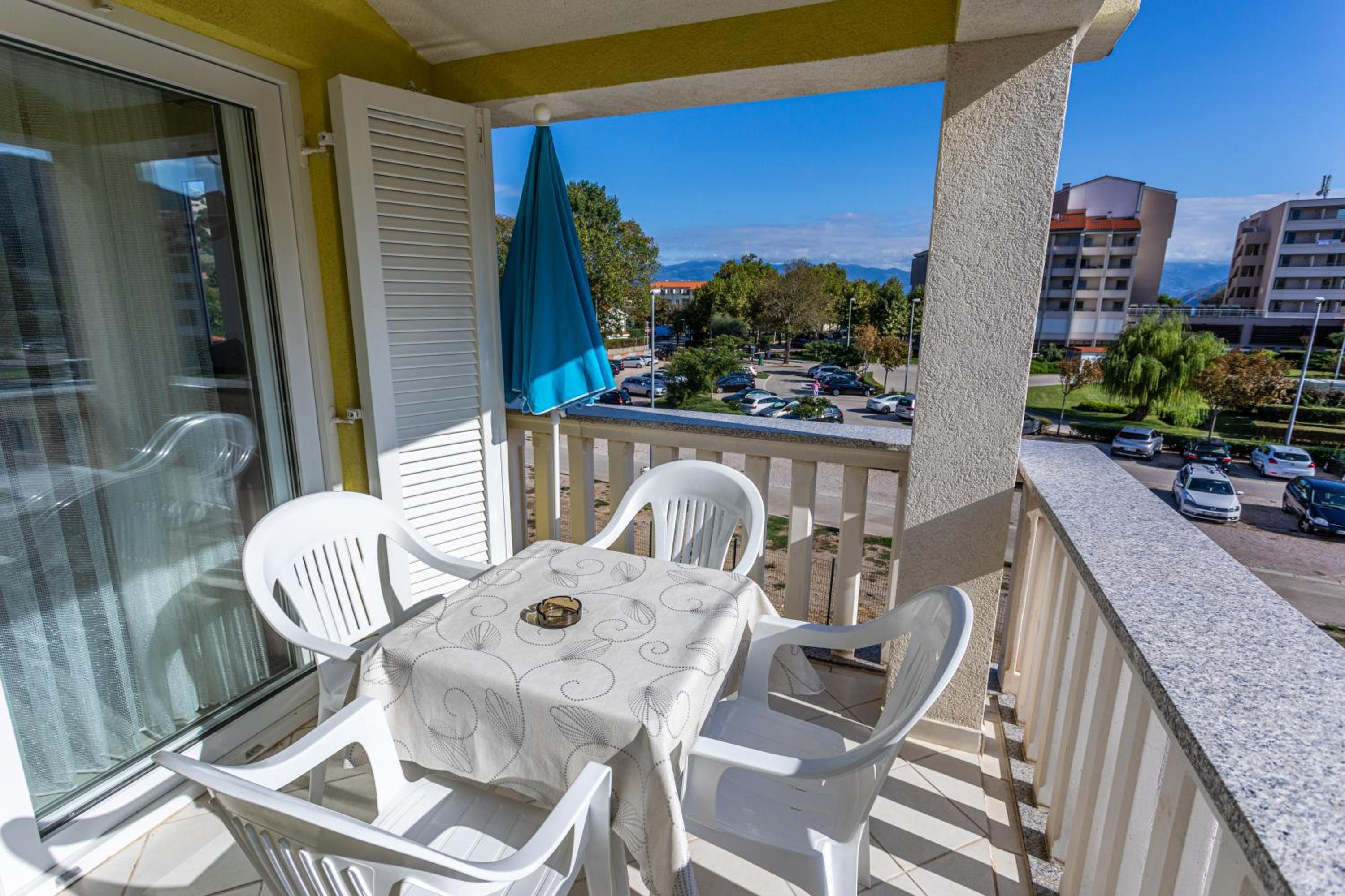 Apartment with Balcony photo 1