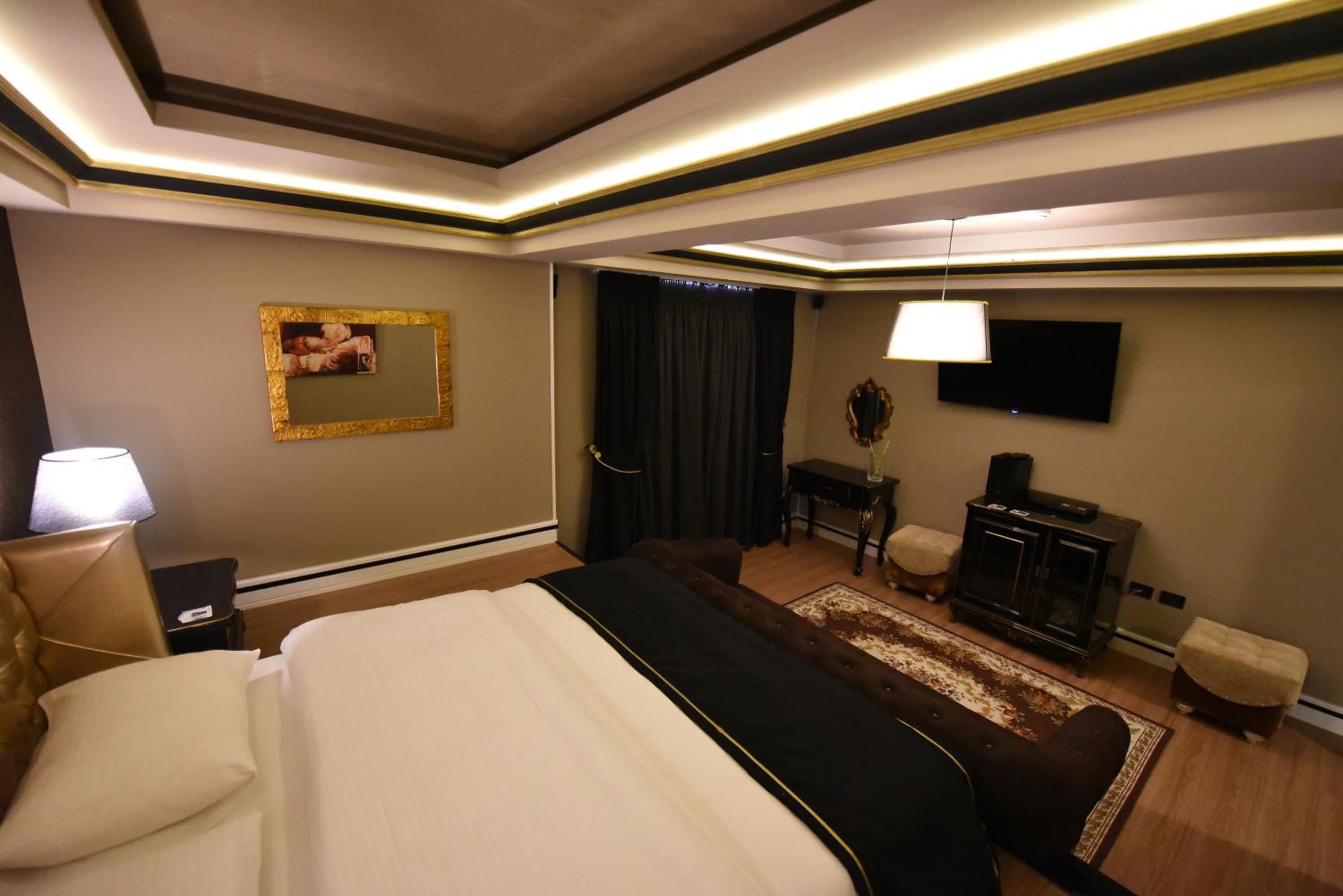 Deluxe Junior Suite photo 3