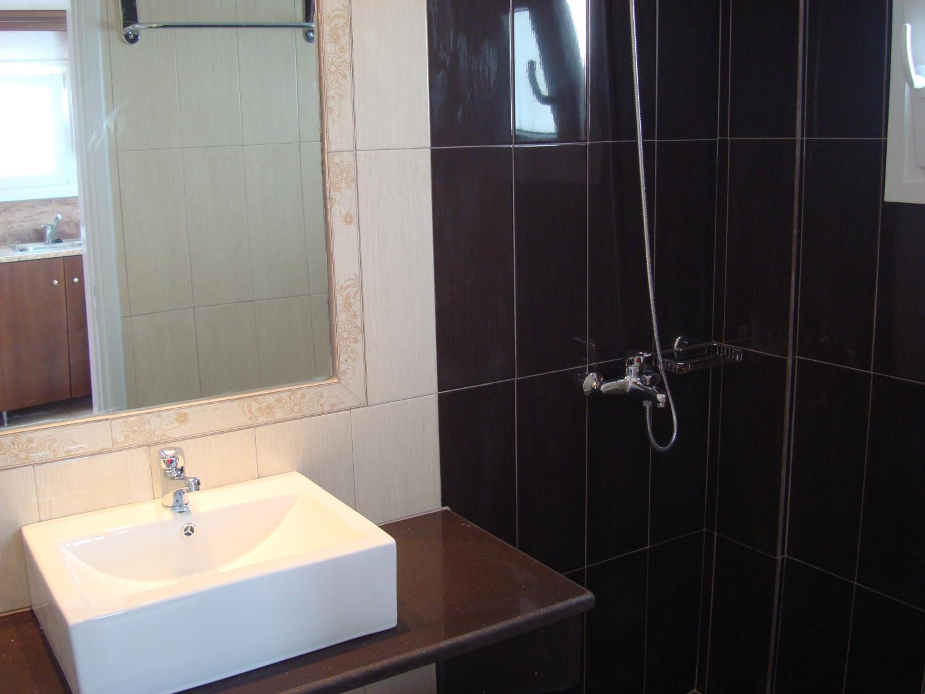 Studio (2 Adults) - Photo 3