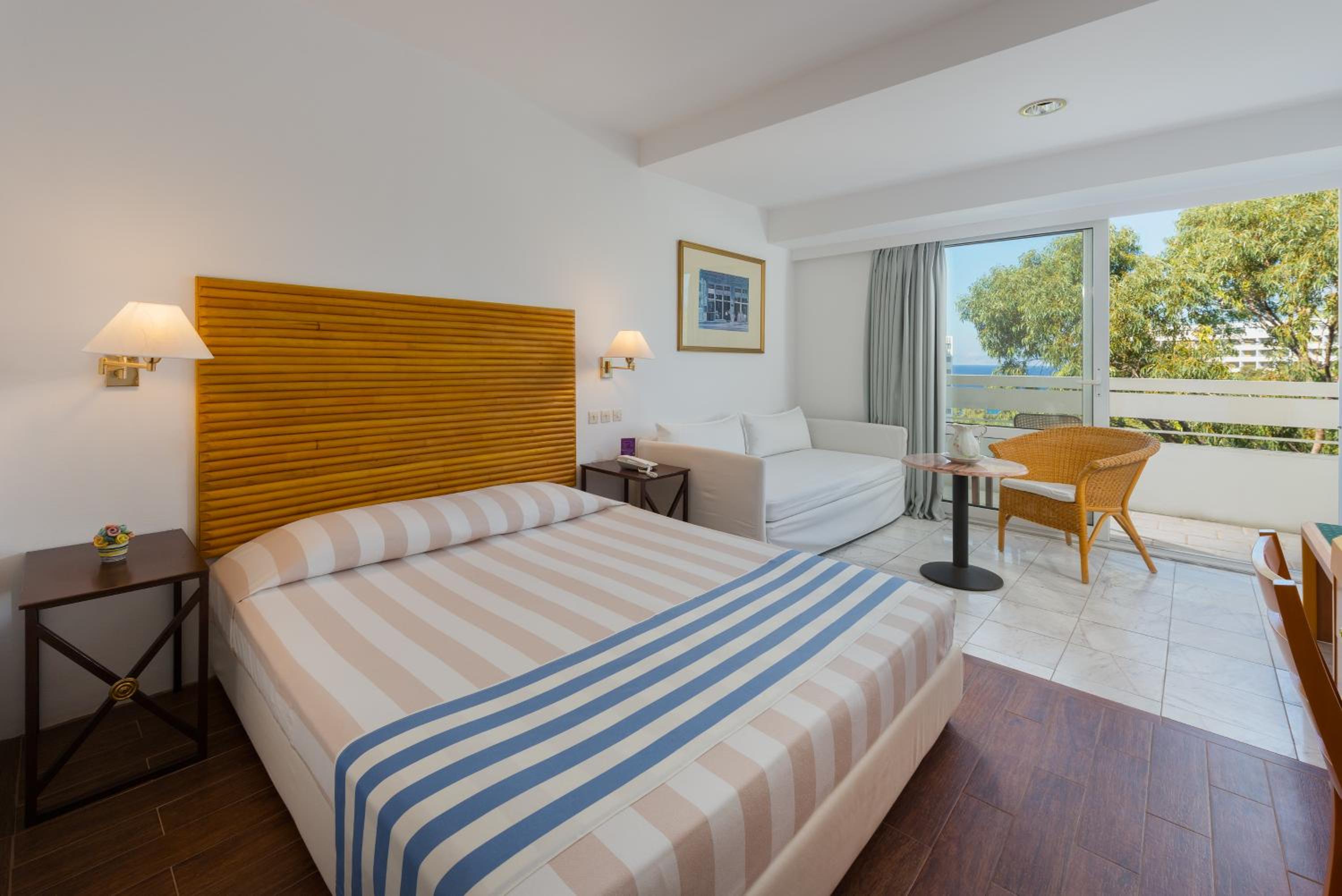 Triple Room with Partial Sea View photo 2