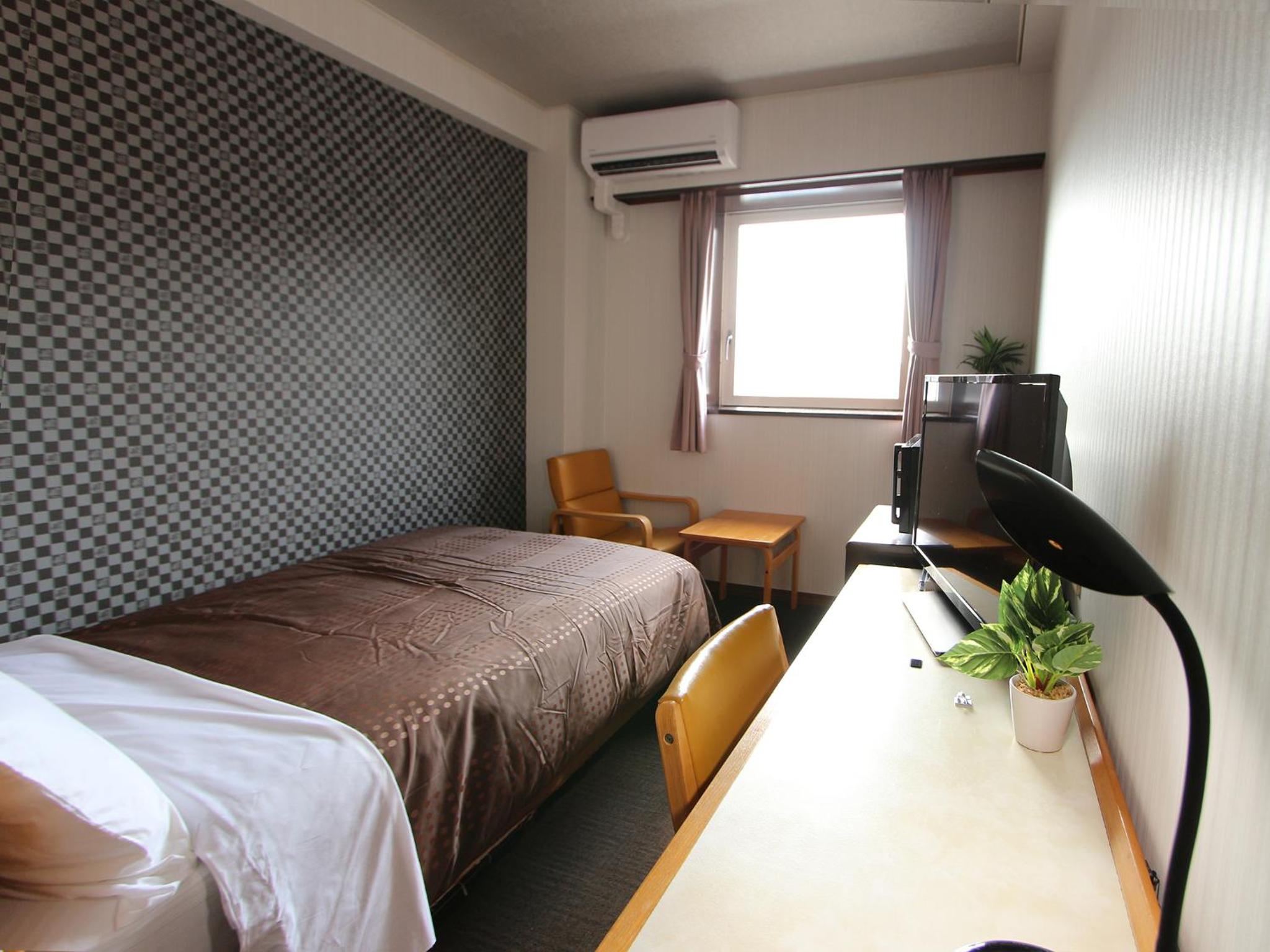 Double Room with Small Double Bed - Smoking - Small Dog Friendly